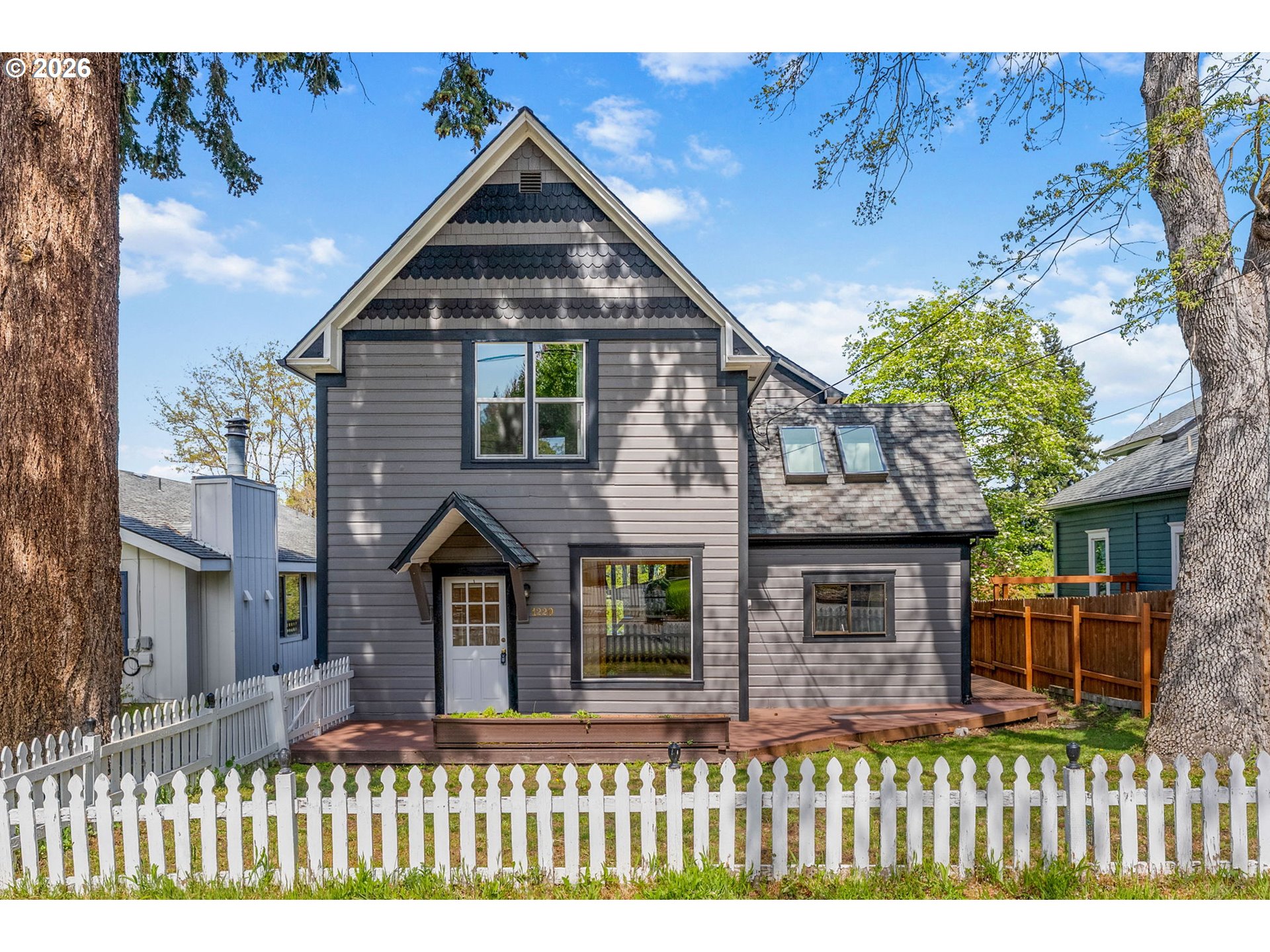 1220 EUGENE ST, Hood River, OR, 97031