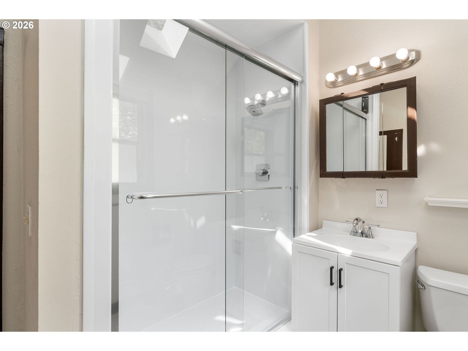 1220 EUGENE ST, Hood River, OR, 97031