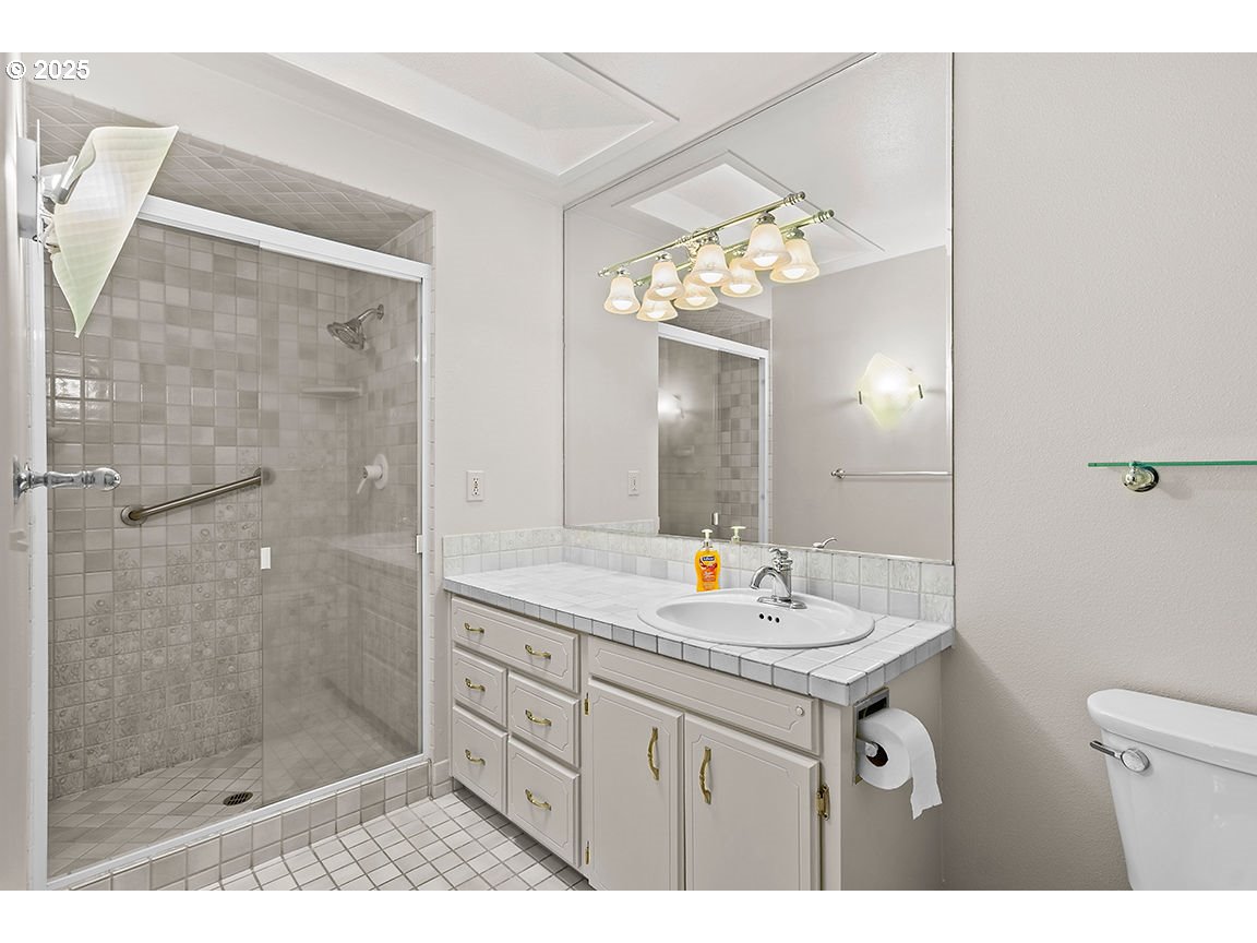 9 BRITTEN CT, Lake Oswego, OR, 97035