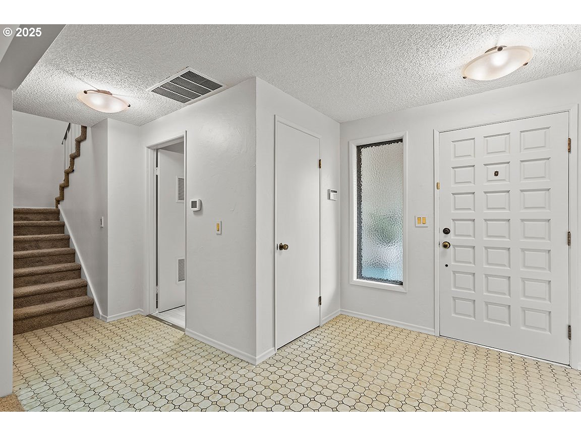 9 BRITTEN CT, Lake Oswego, OR, 97035