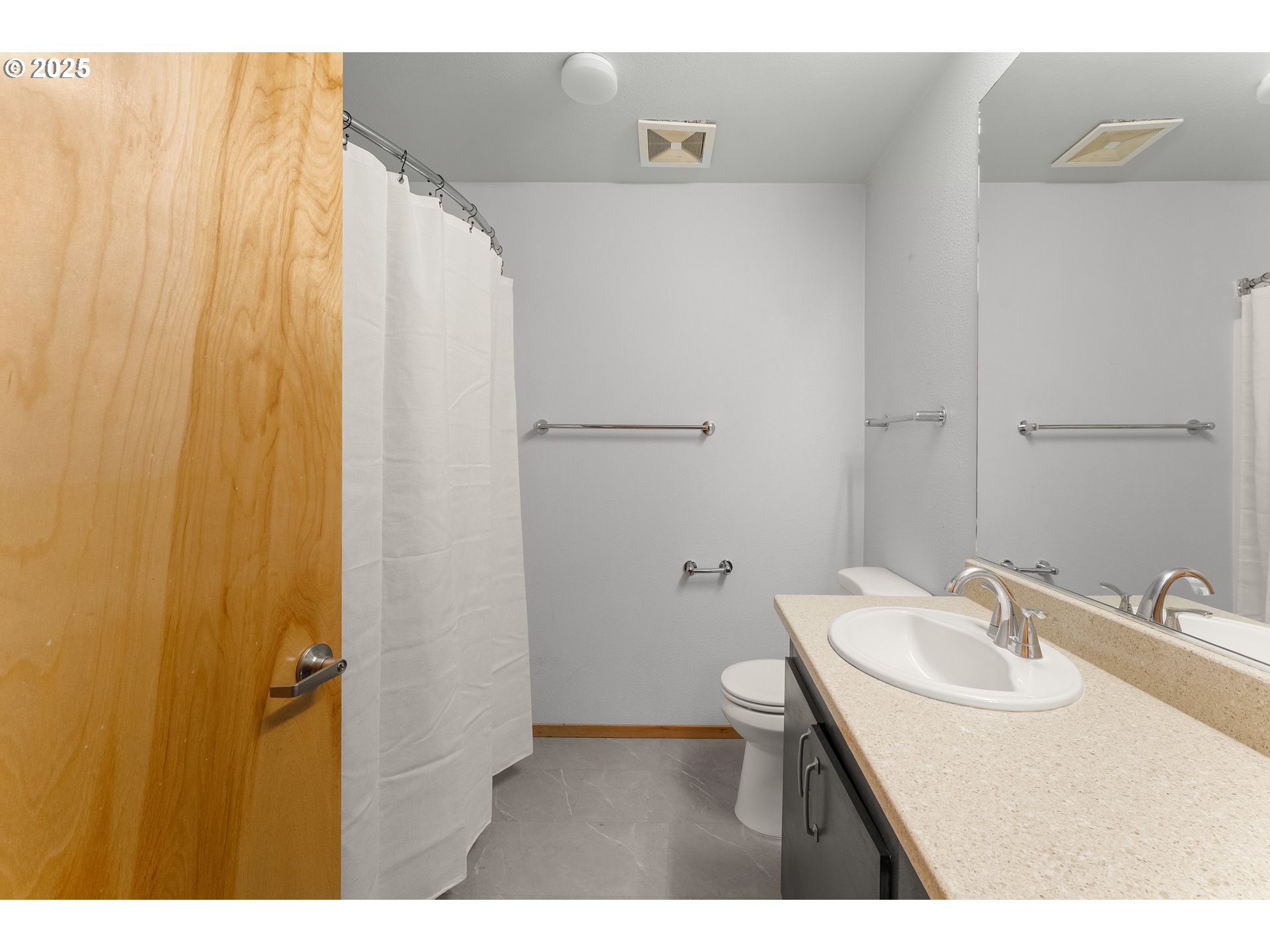 Photo #4: 733635998 Listing 