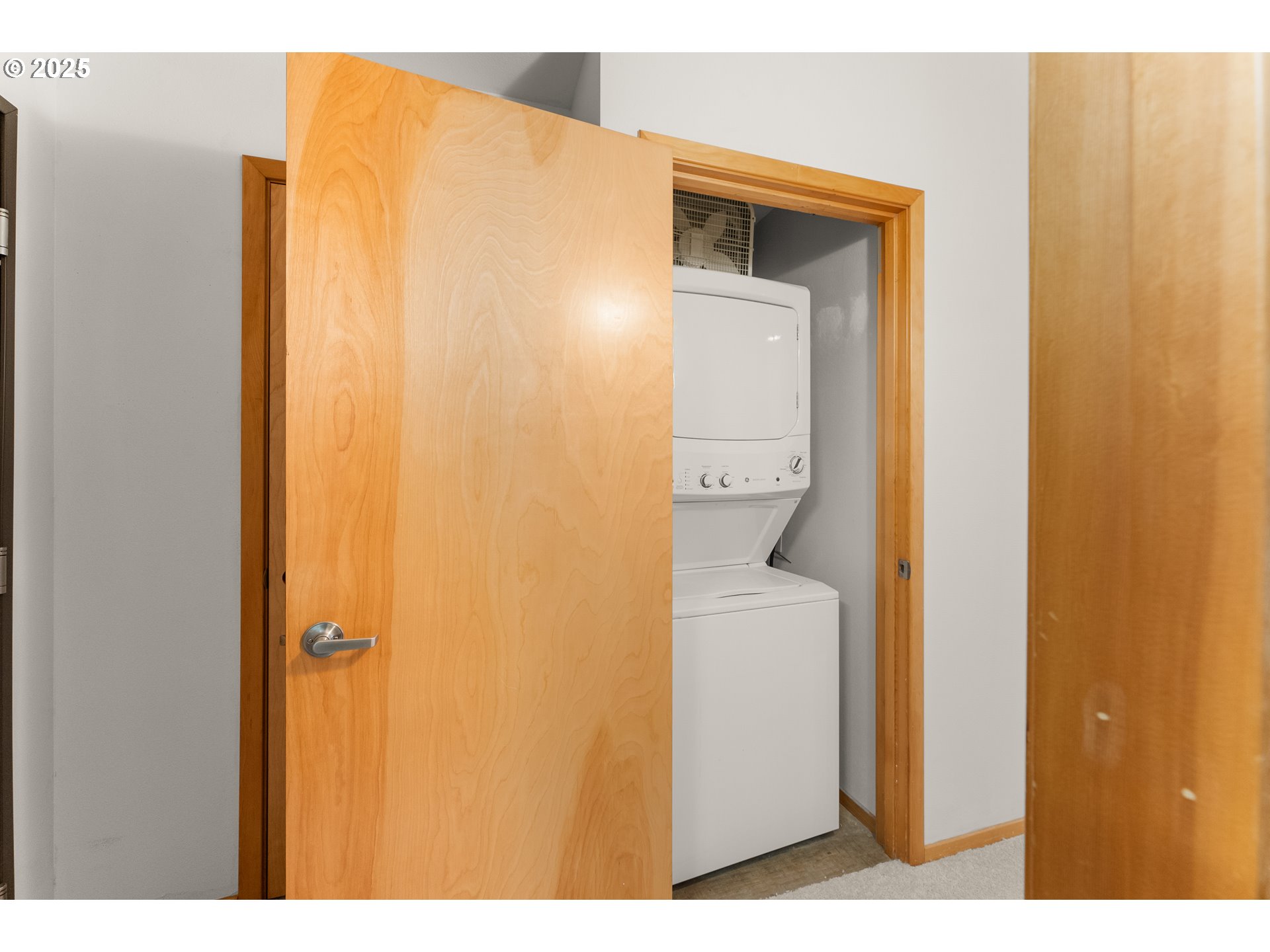 Photo #5: 733635998 Listing 