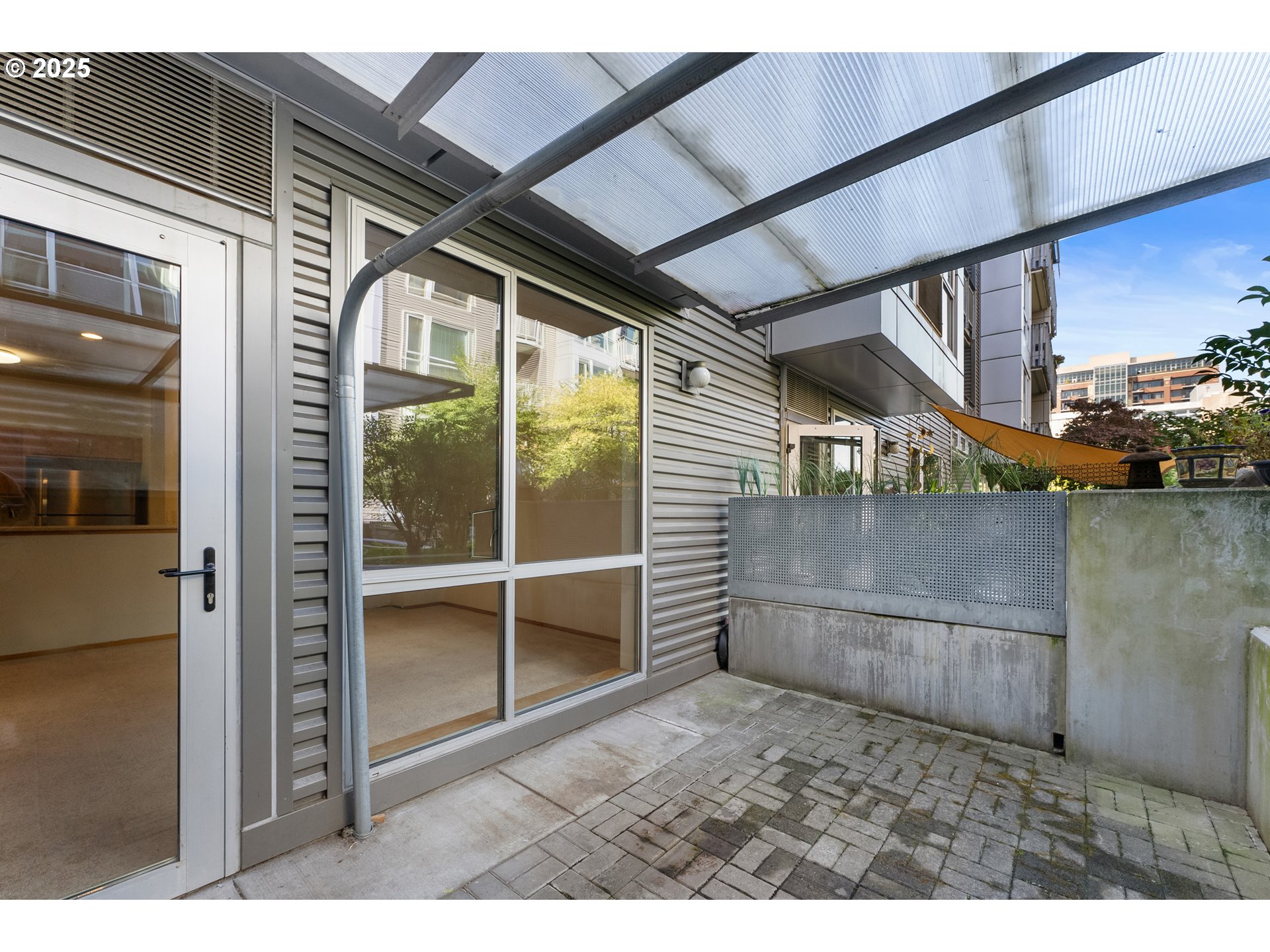 Photo #8: 733635998 Listing: Photo #8