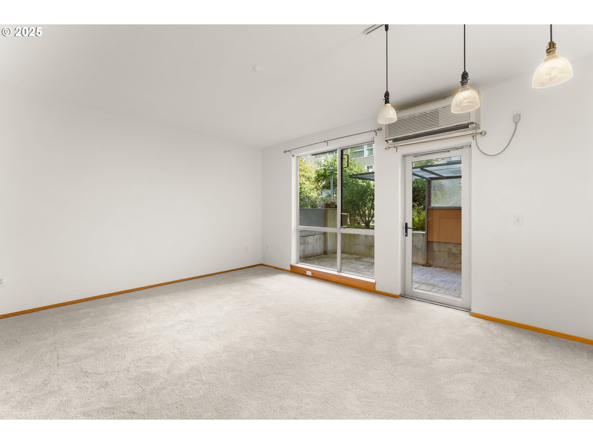 Photo #14: 733635998 Listing: Photo #14
