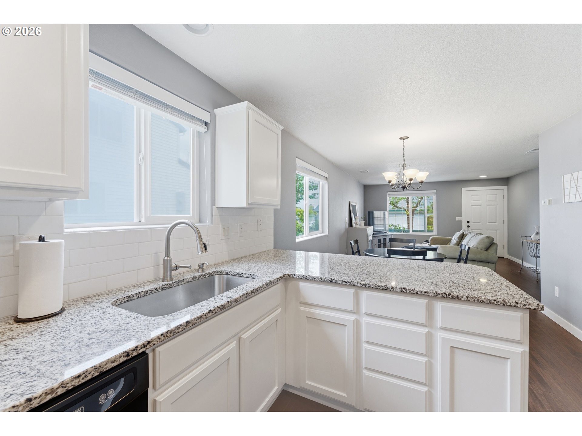 Photo #5: 734251661 Listing: Photo #5