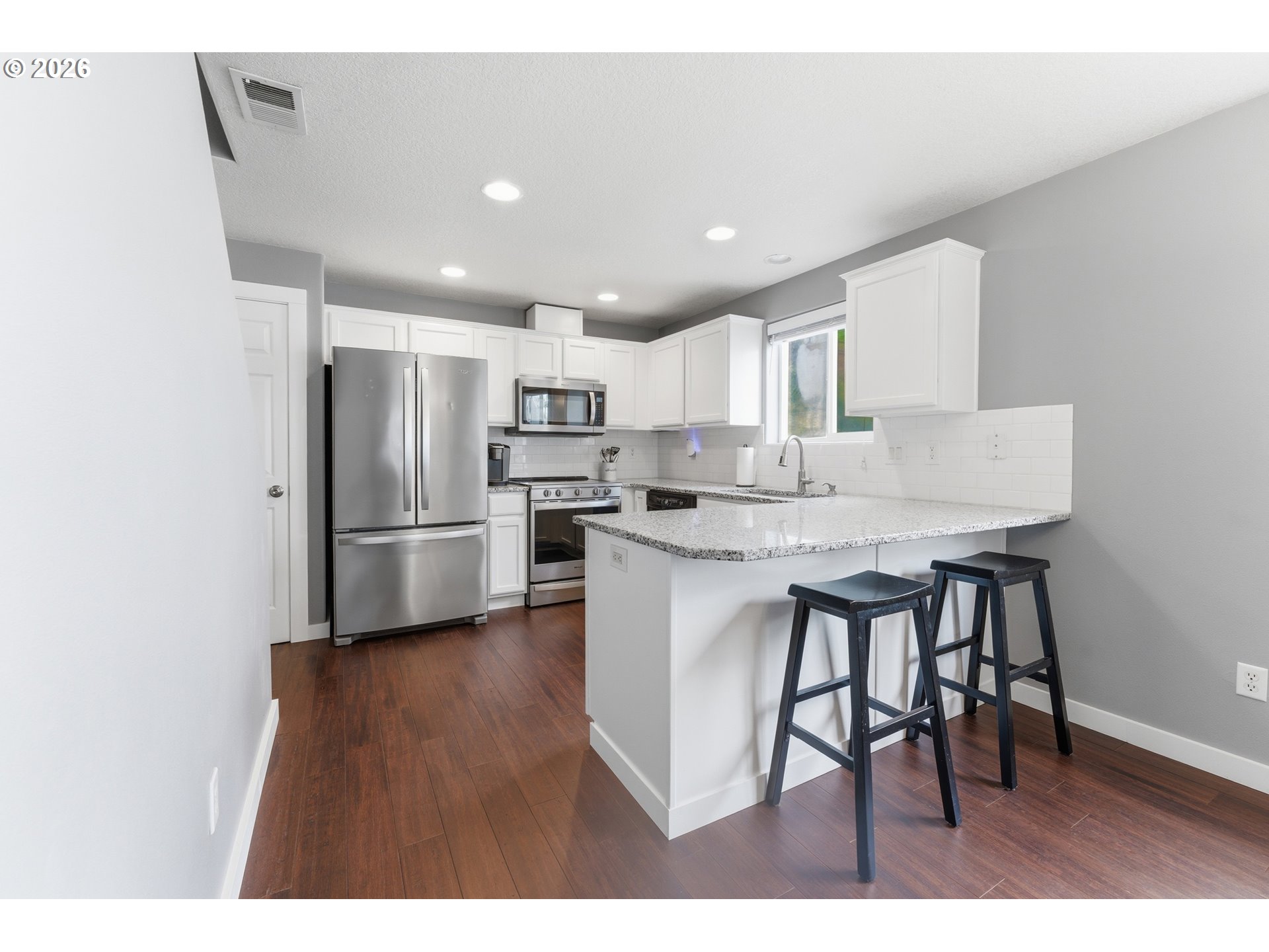 Photo #2: 734251661 Listing: Photo #2