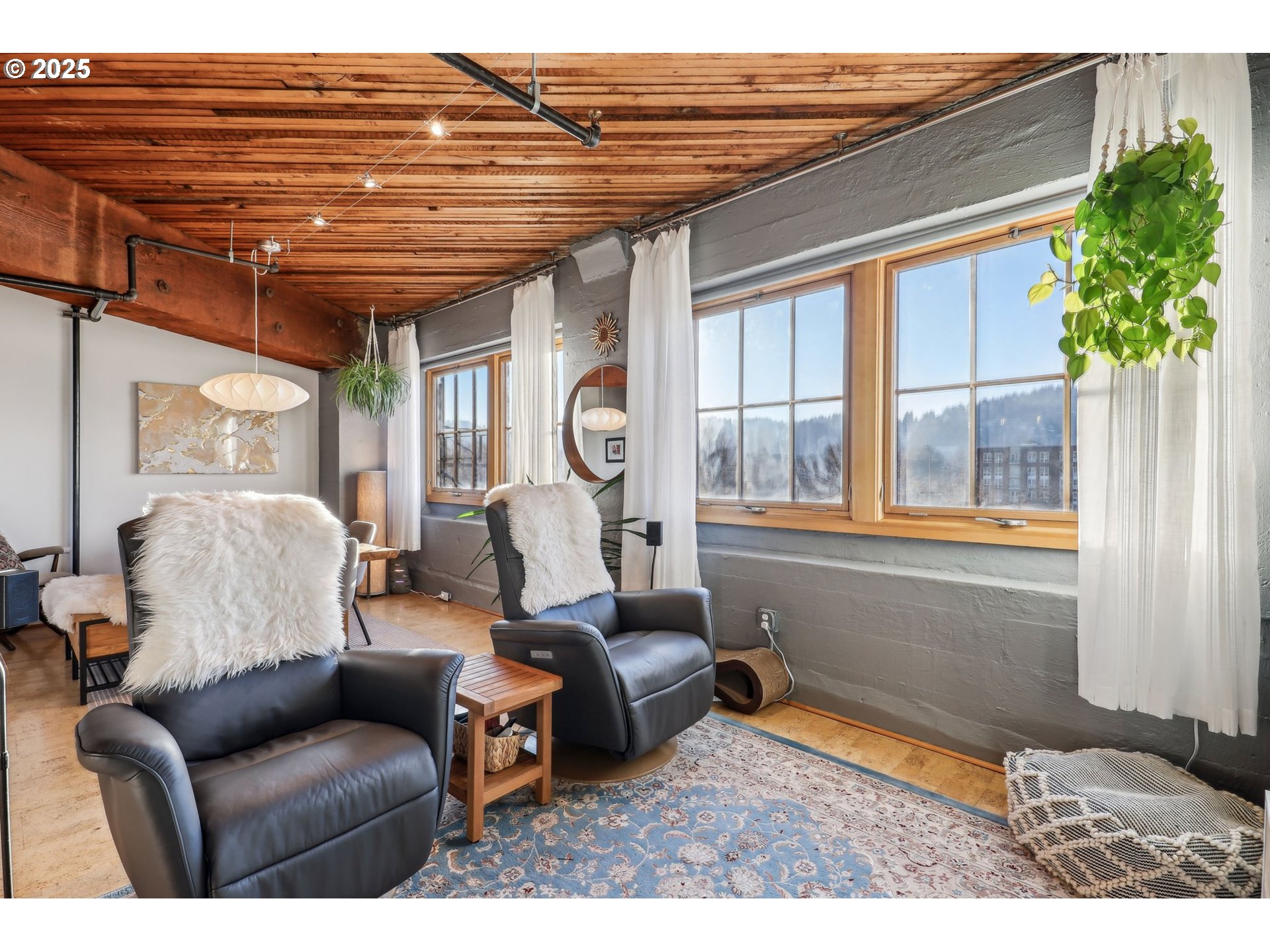 Photo #3: 734808489 Listing 