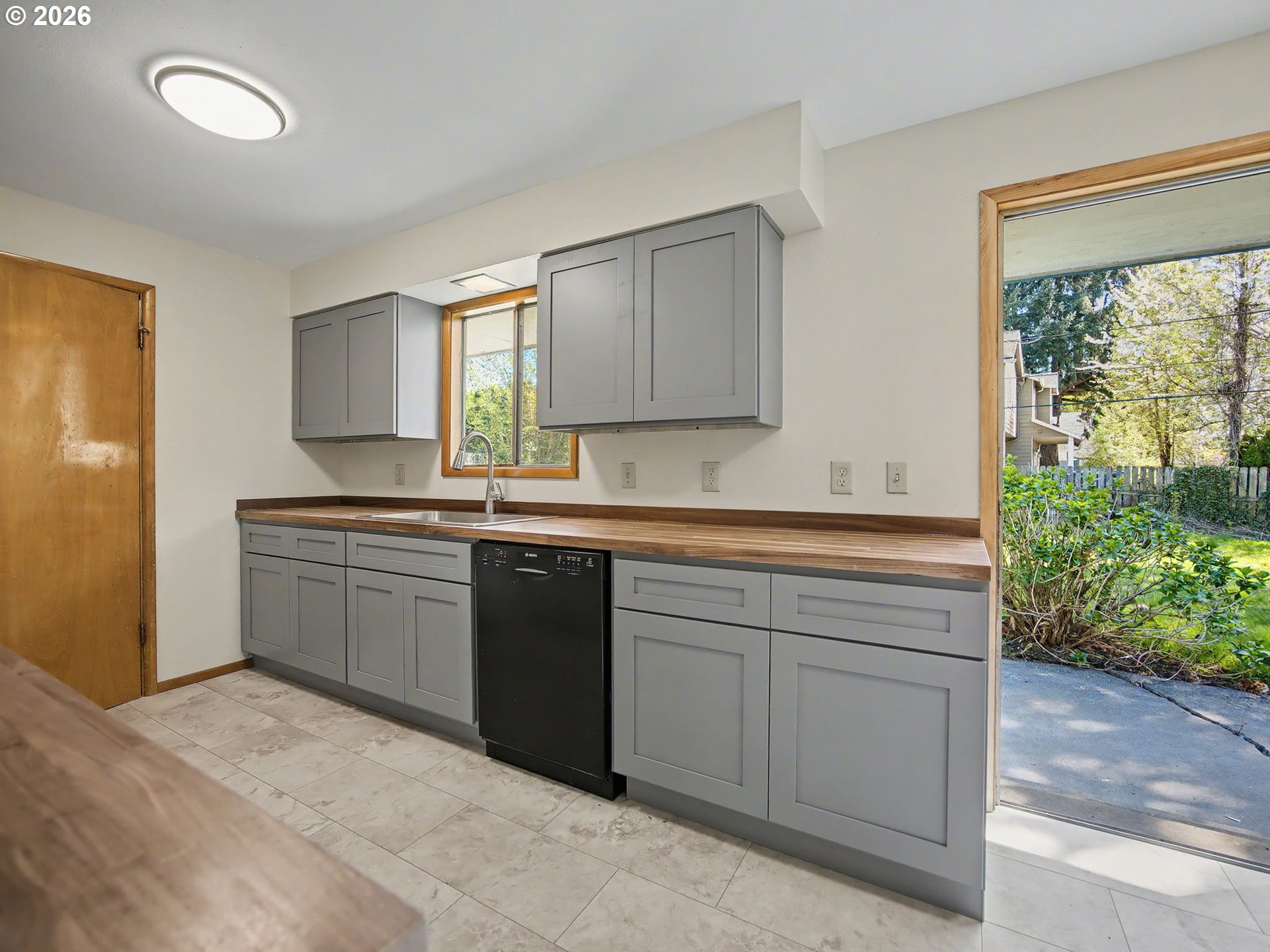 10336 NE RUSSELL CT, Portland, OR, 97220