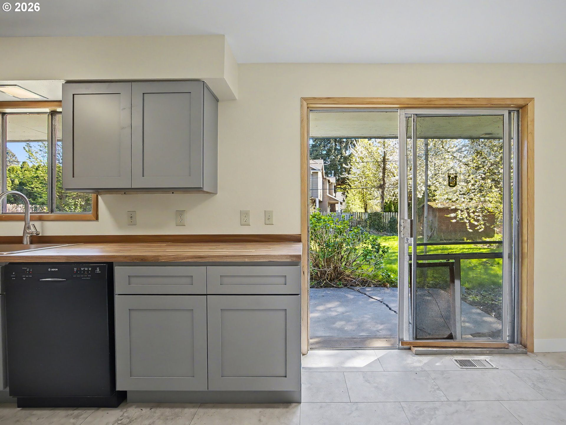 10336 NE RUSSELL CT, Portland, OR, 97220