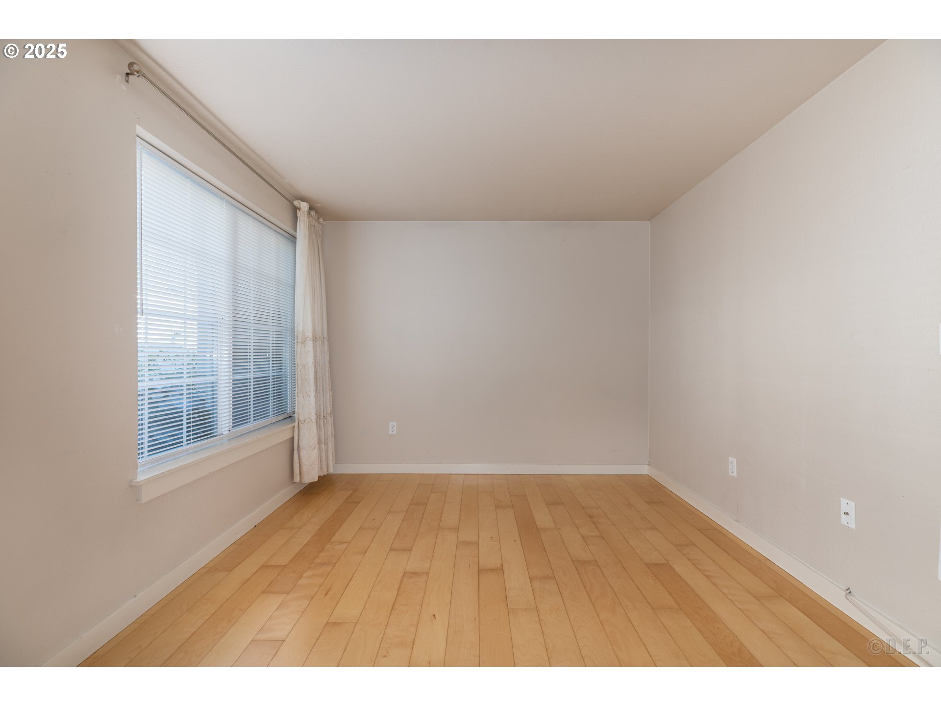 Photo #4: 735530304 Listing 