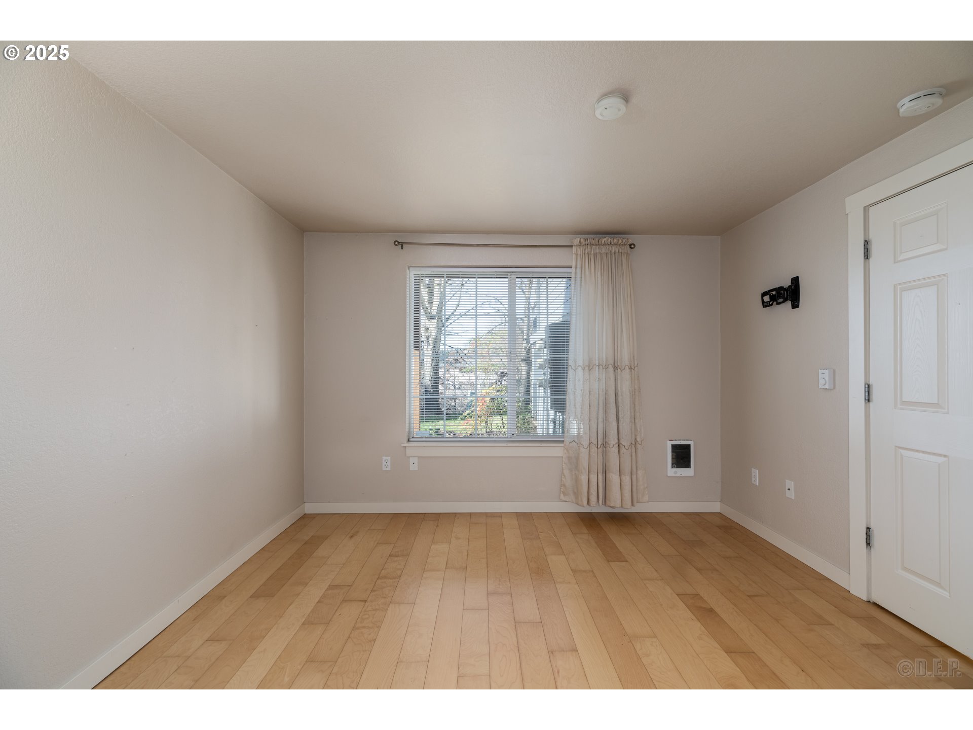 Photo #5: 735530304 Listing 