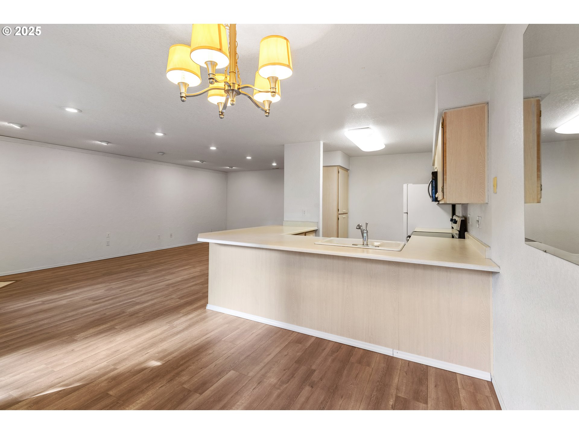 Photo #10: 735710793 Listing: Photo #10