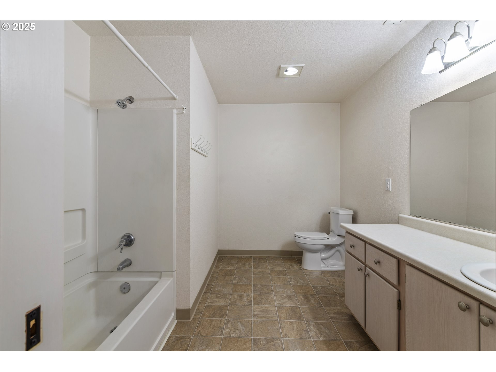 Photo #29: 735710793 Listing: Photo #29