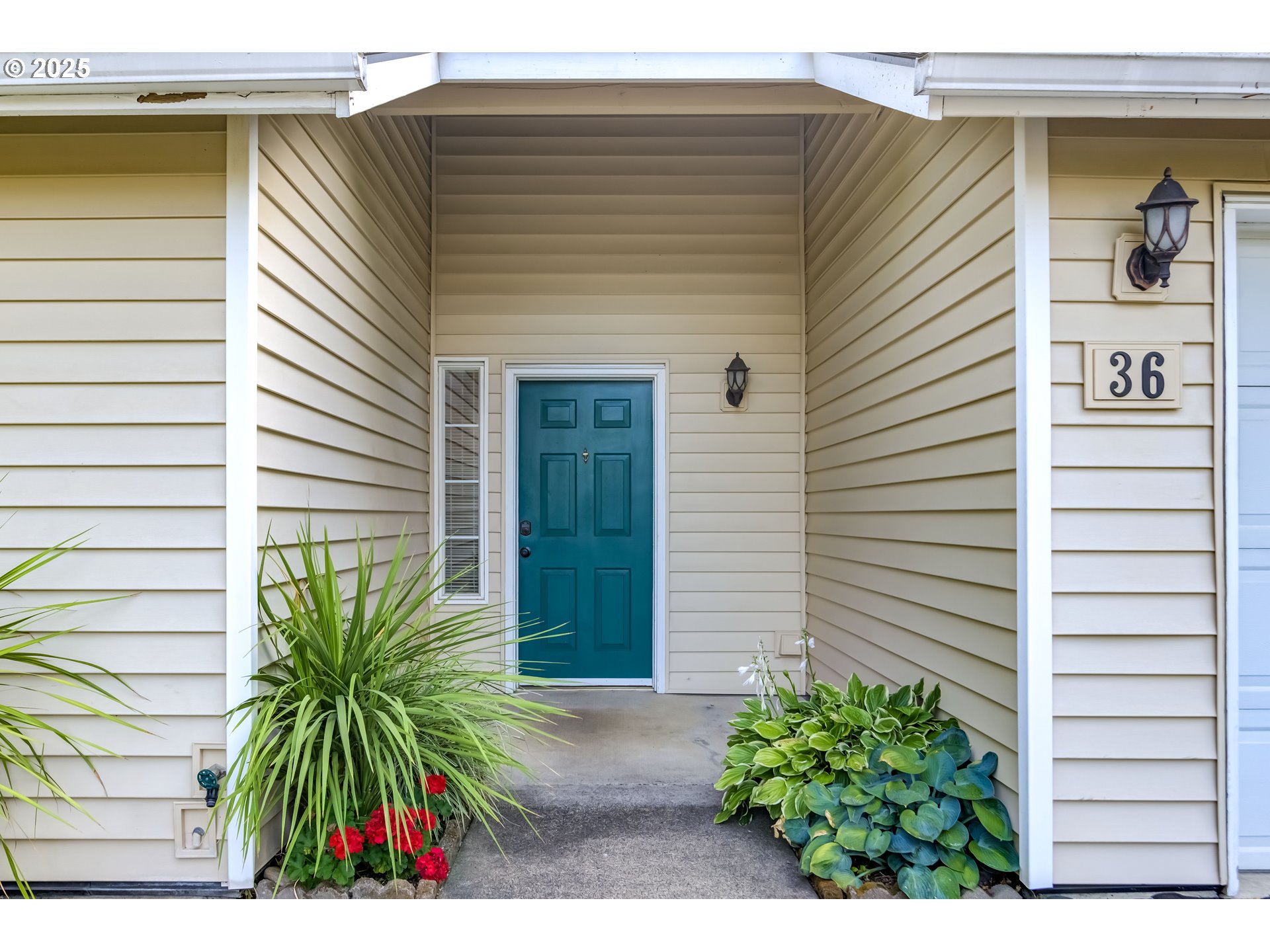 Photo #3: 735710793 Listing 