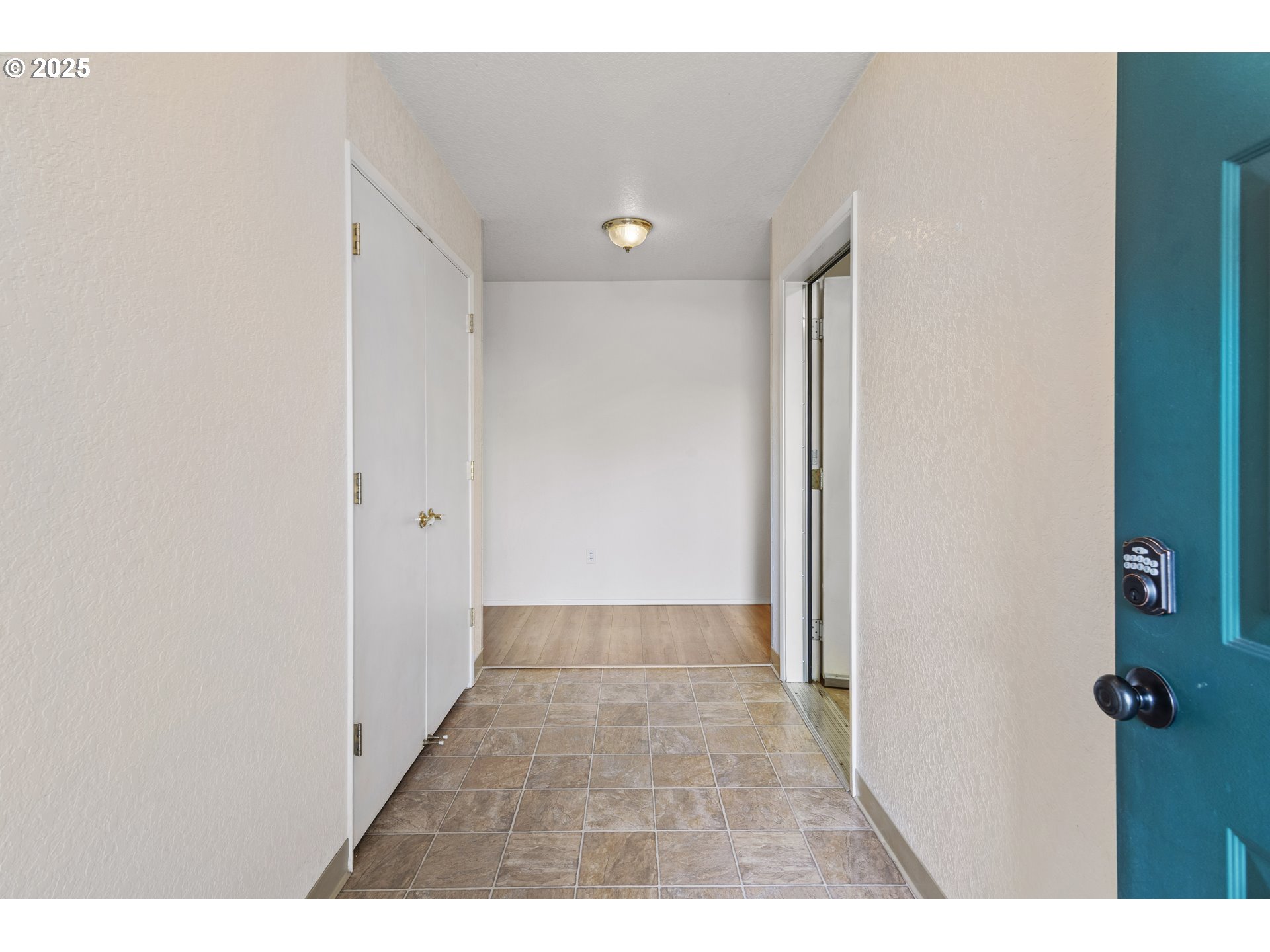 Photo #4: 735710793 Listing 