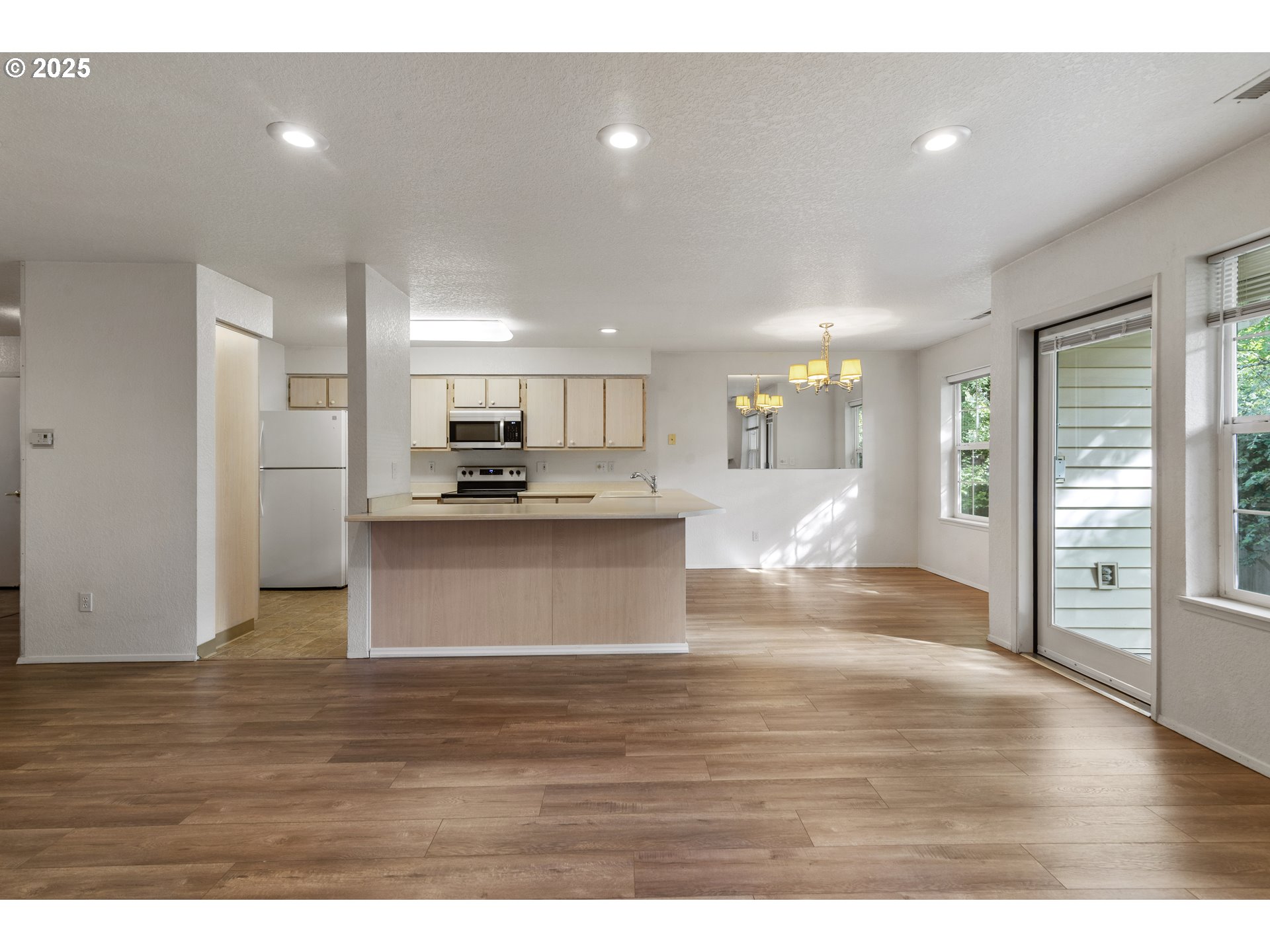 Photo #7: 735710793 Listing: Photo #7