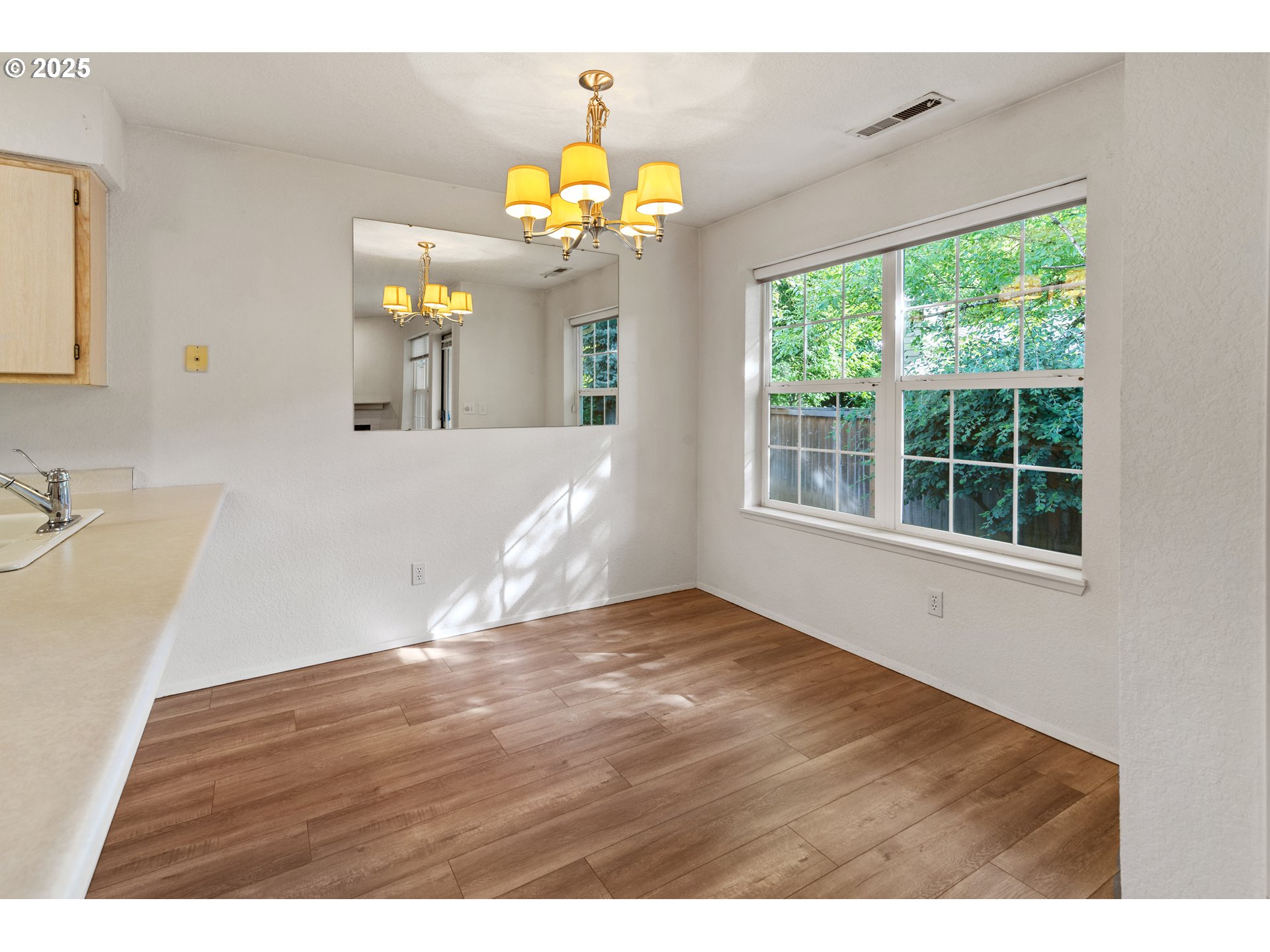 Photo #8: 735710793 Listing: Photo #8