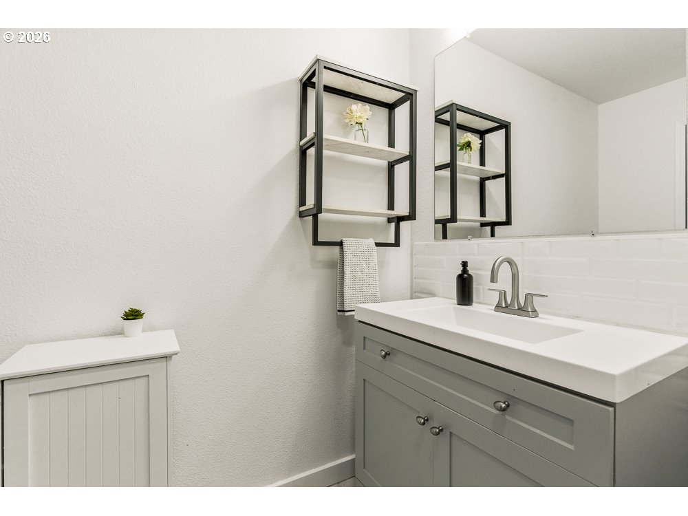 Photo #17: 737162557 Listing: Photo #17