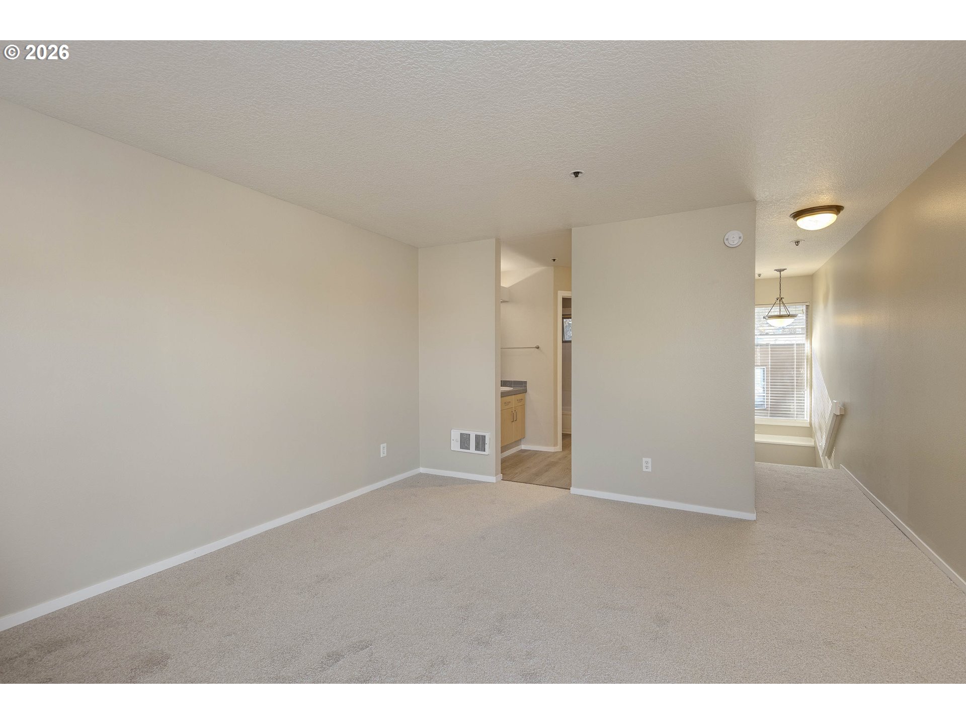 Photo #4: 738009760 Listing: Photo #4