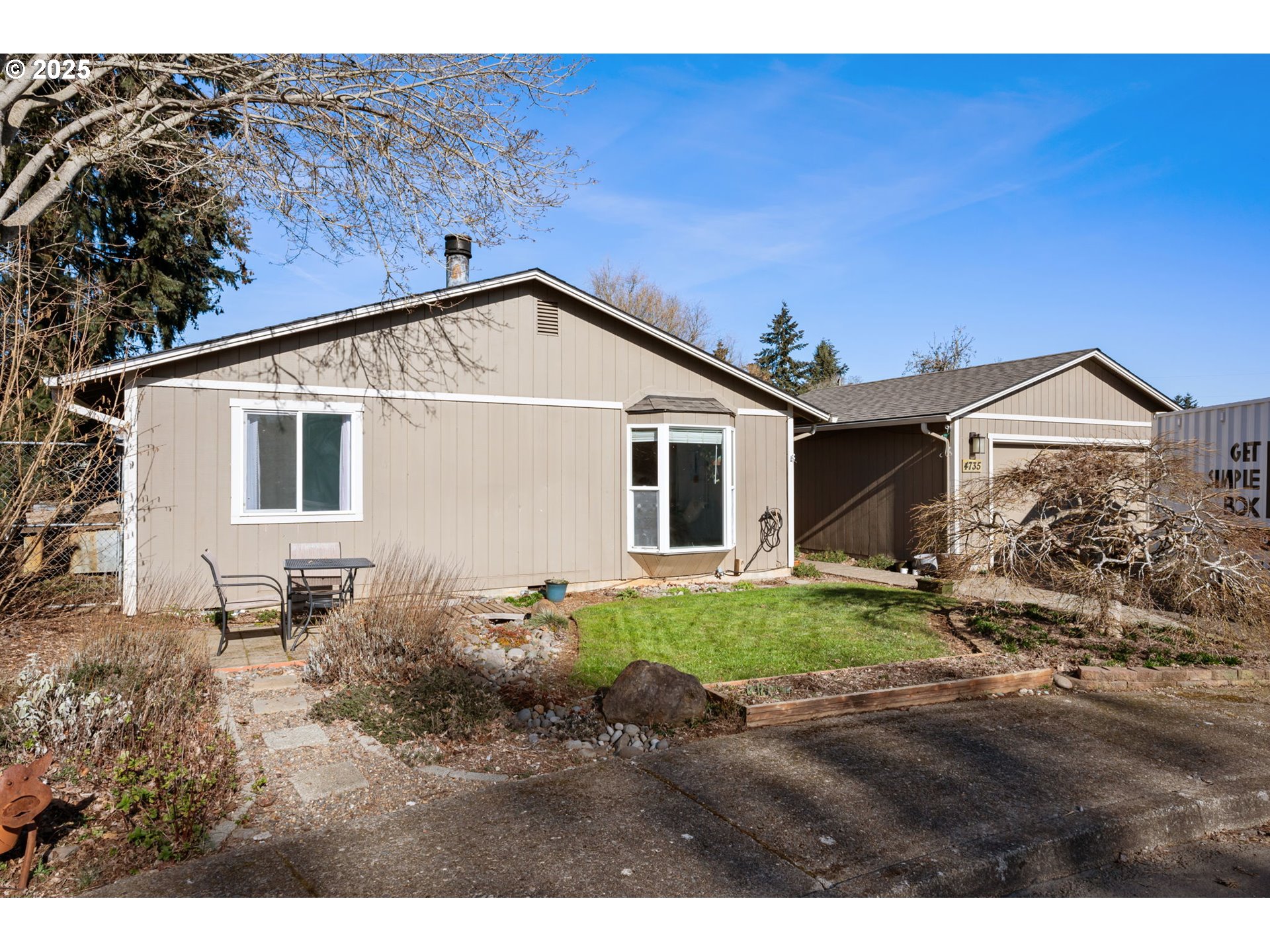 4735 Clarence Ct