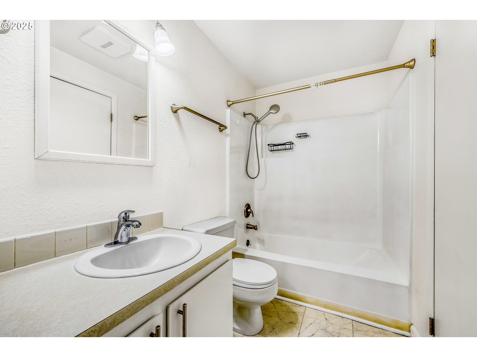 Photo #10: 742236306 Listing: Photo #10