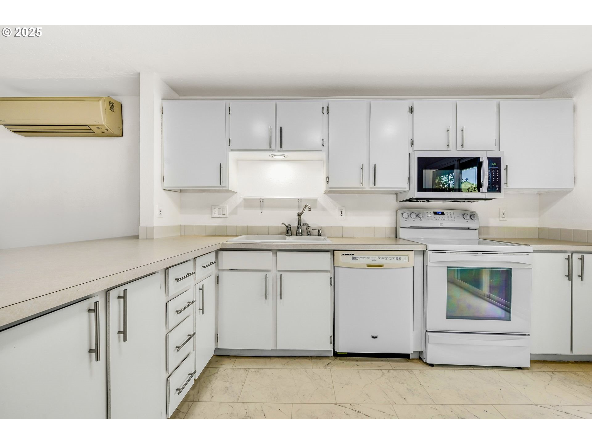 Photo #8: 742236306 Listing: Photo #8