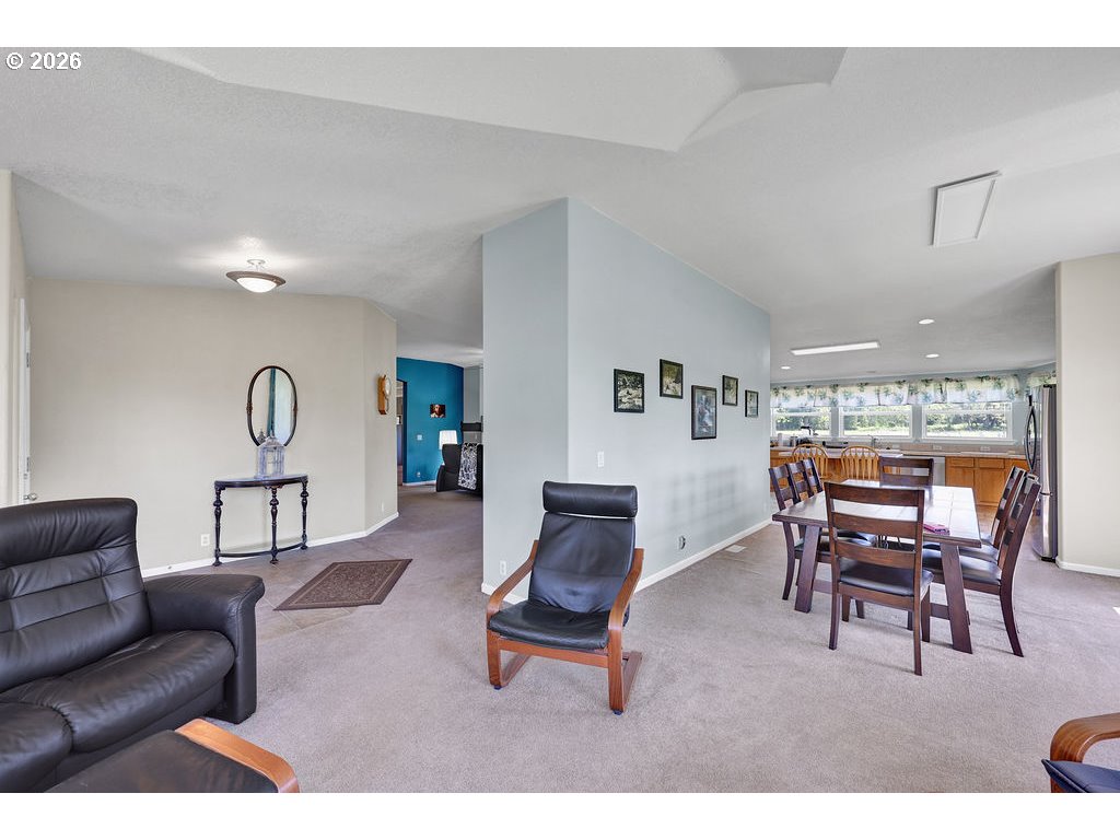38277 WHEELER RD, Dexter, OR, 97431