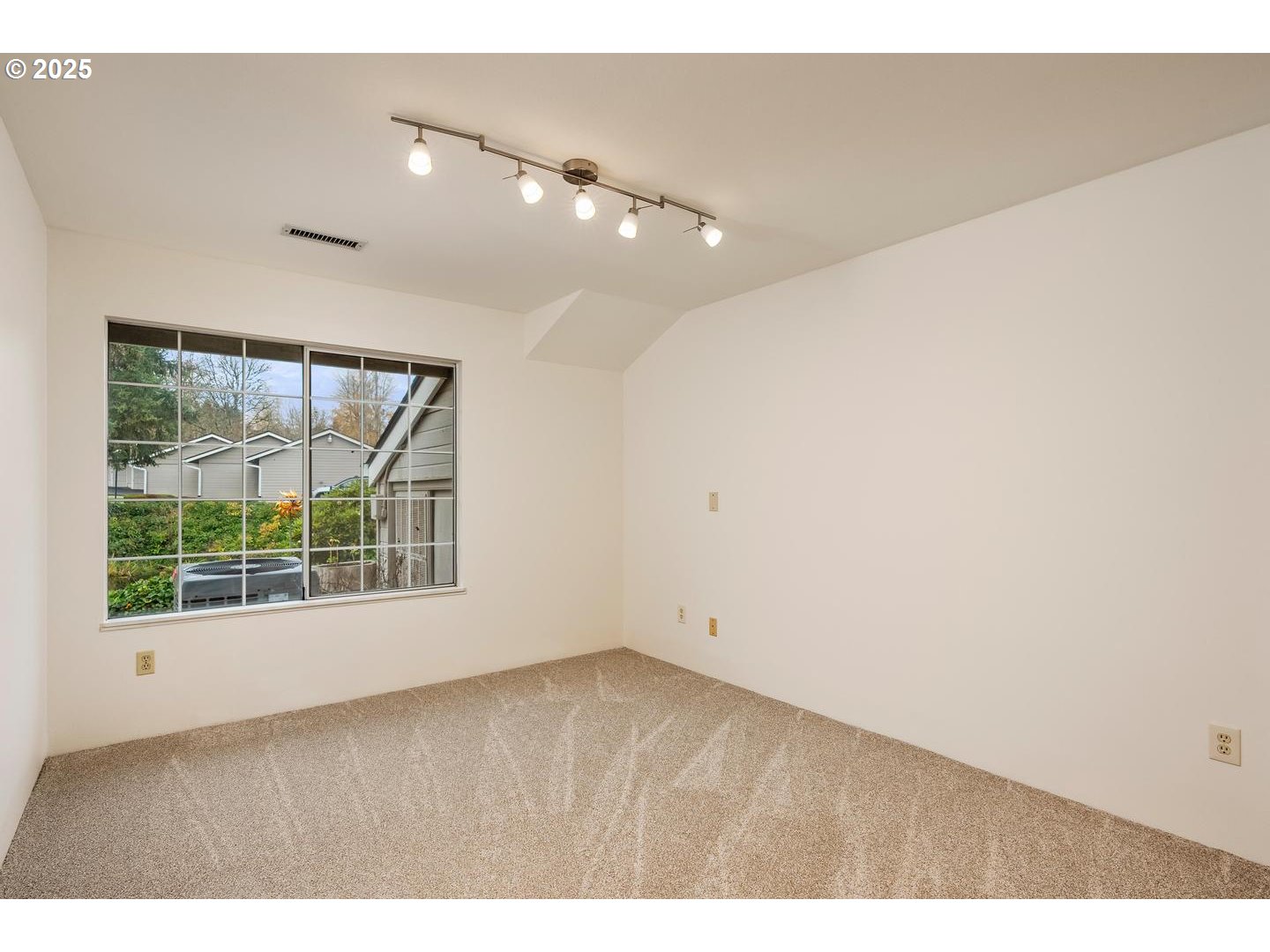 Photo #10: 750746849 Listing: Photo #10