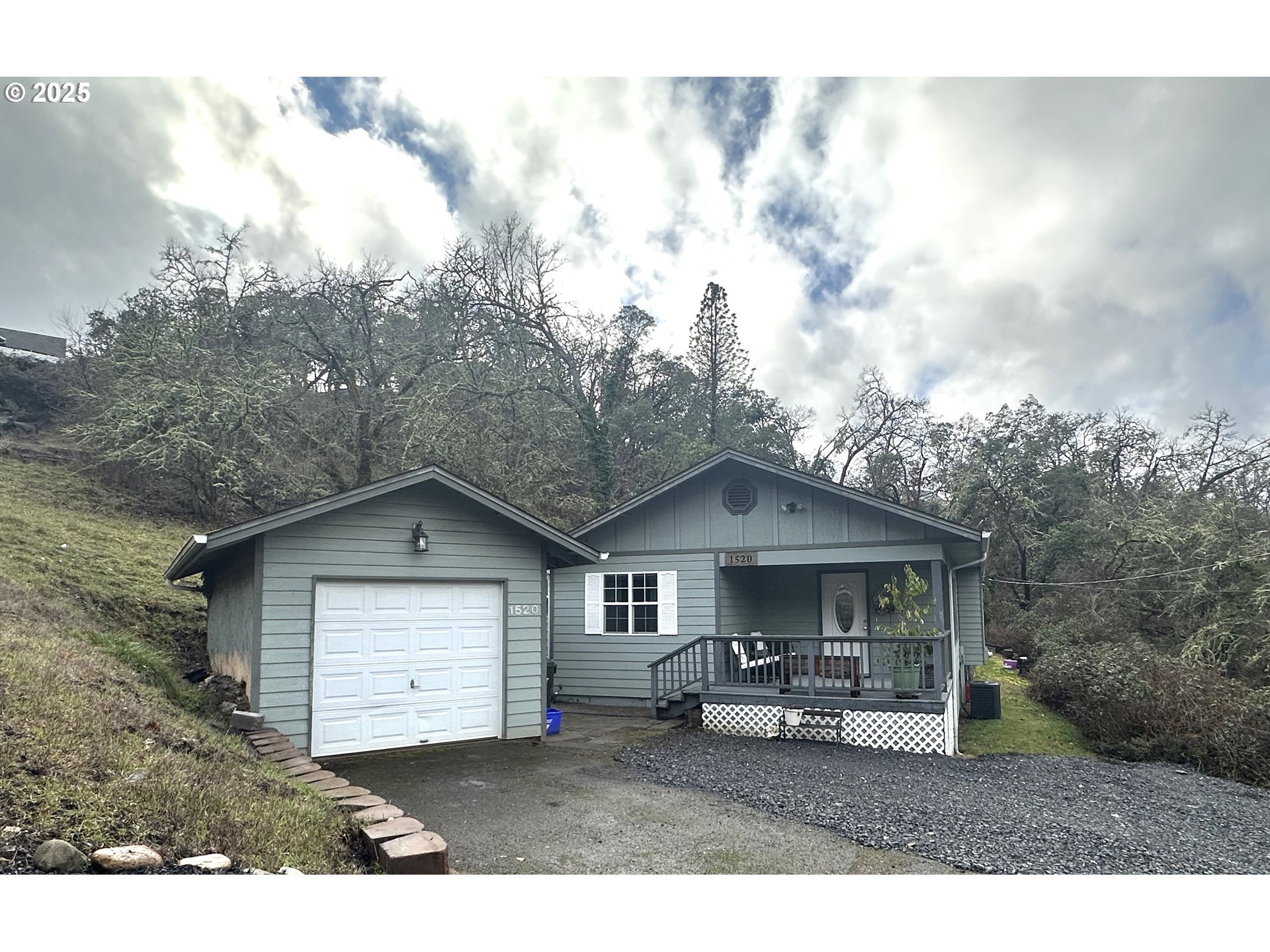 Photo of 1520 WINTER ST Roseburg OR 97470