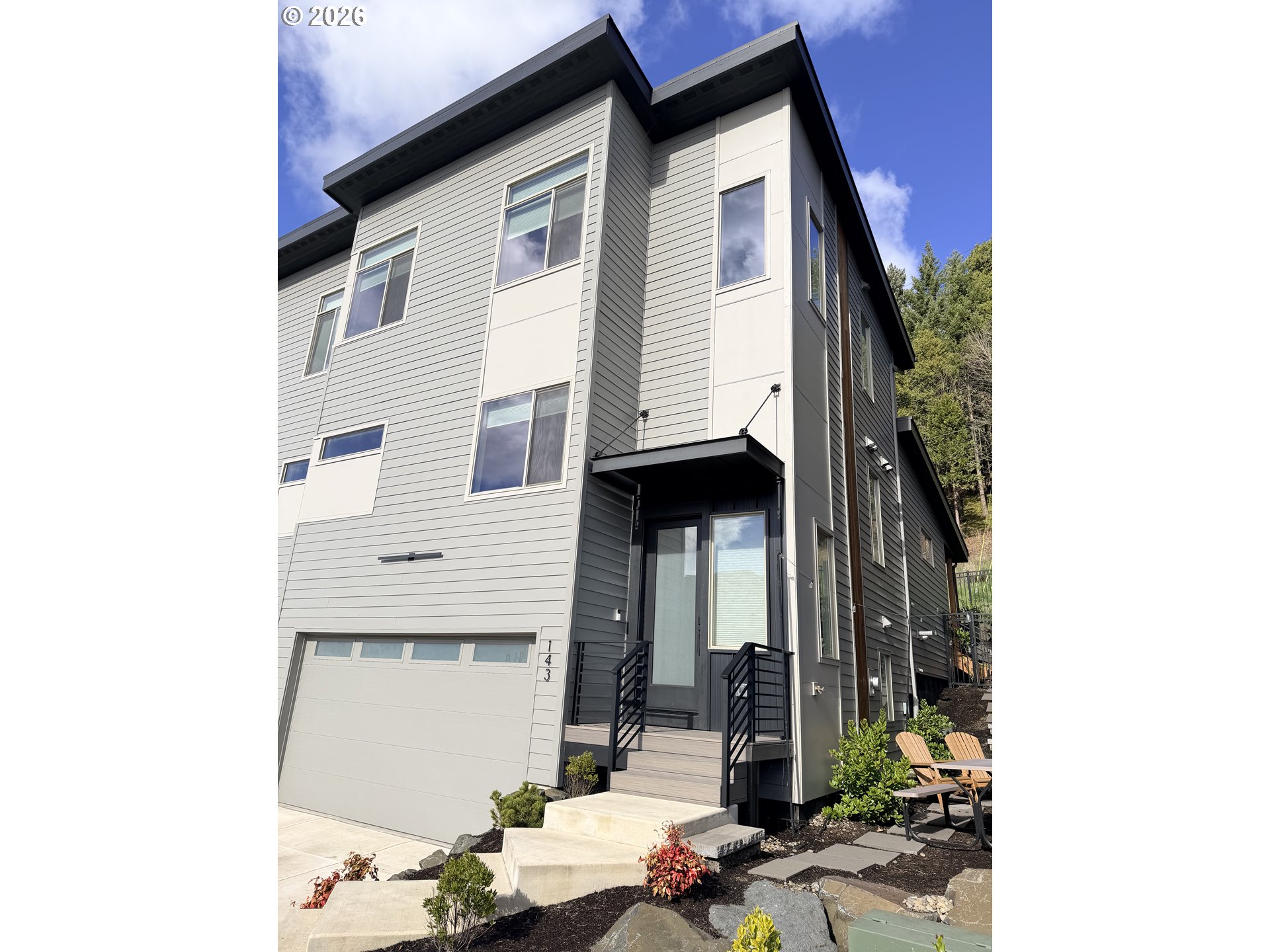 143 SHELTON MCMURPHEY BLVD, Eugene, OR, 97401