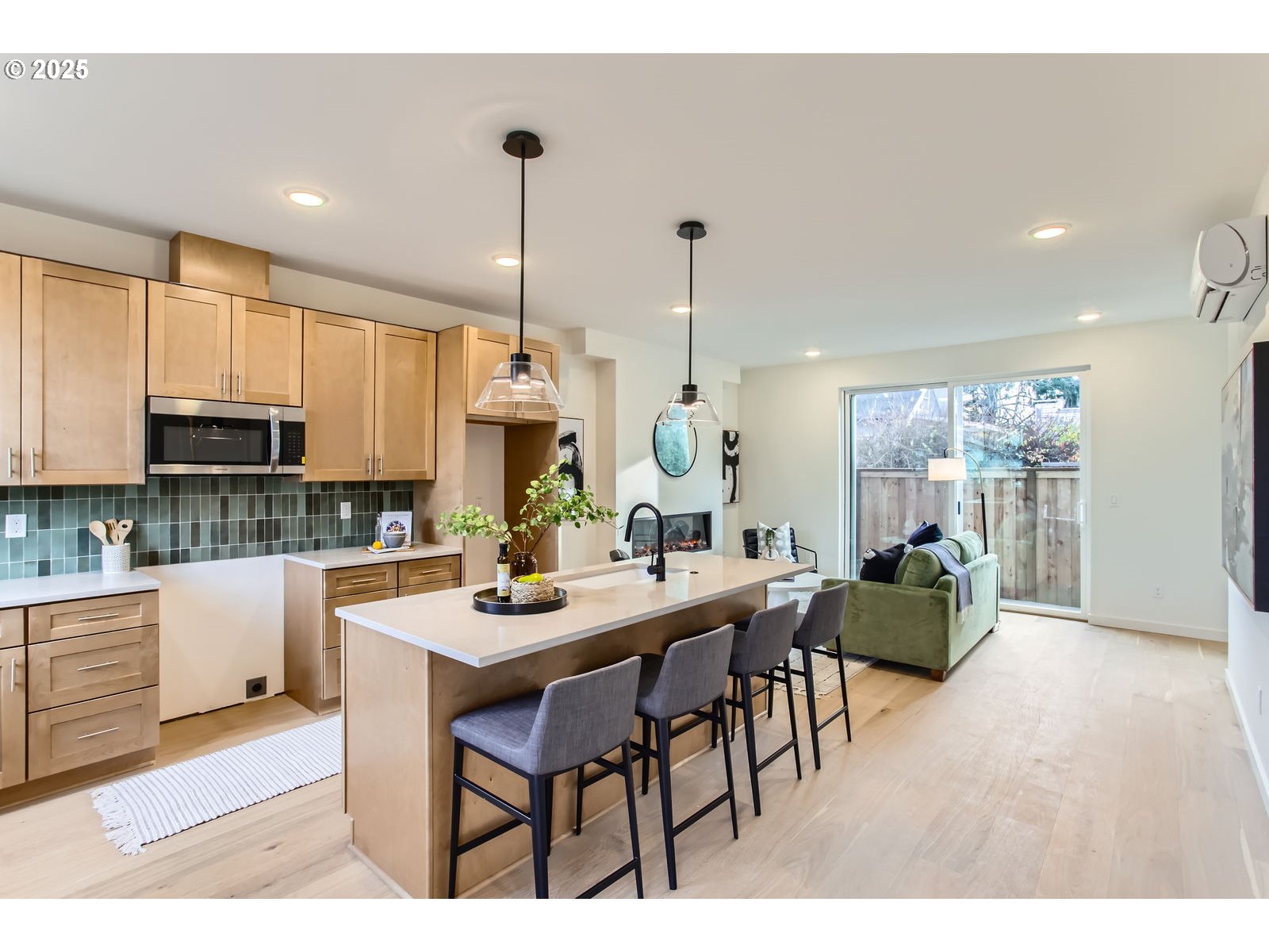 Photo #4: 753393097 Listing: Photo #4