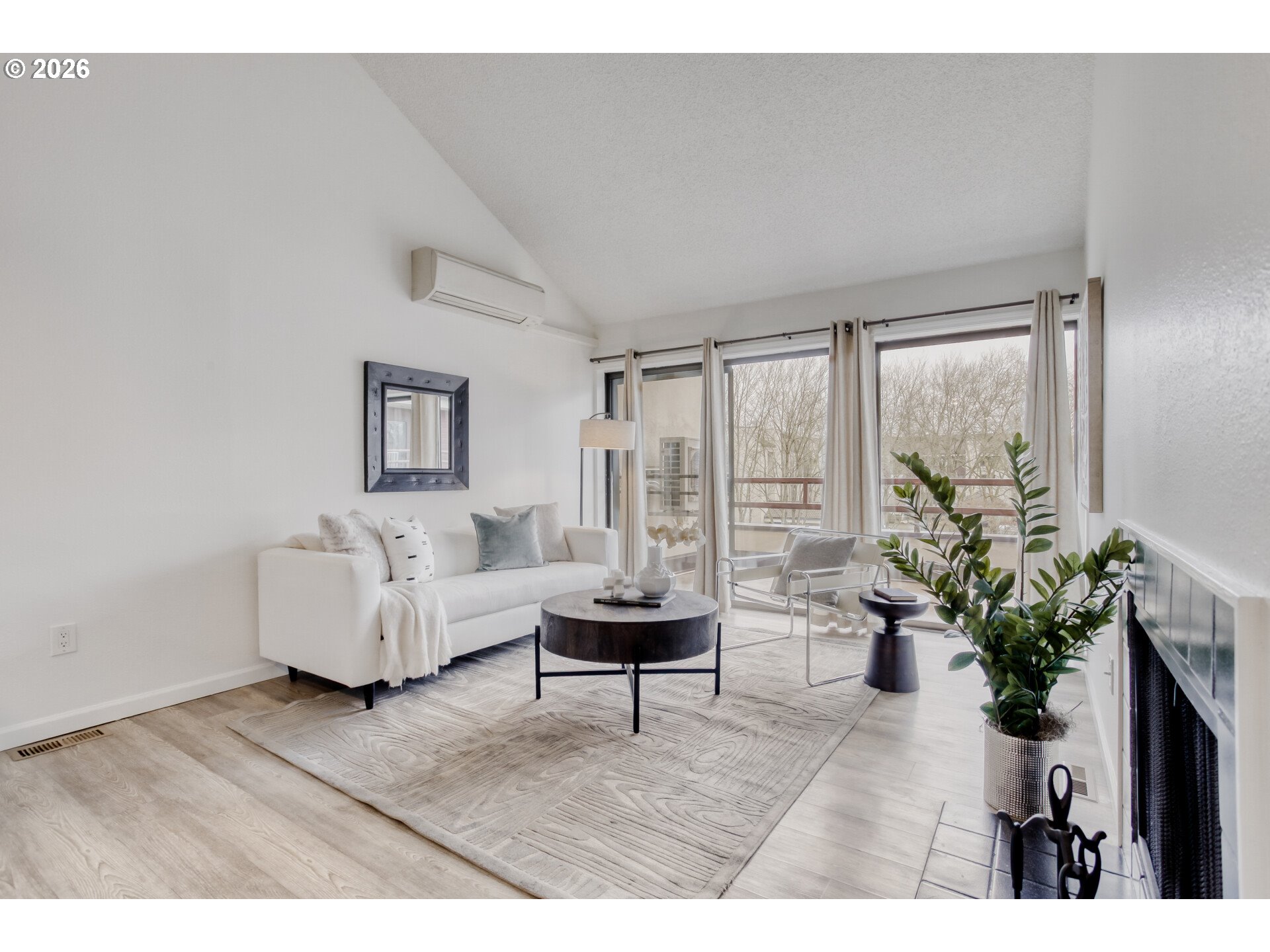 Photo #4: 754703296 Listing: Photo #4