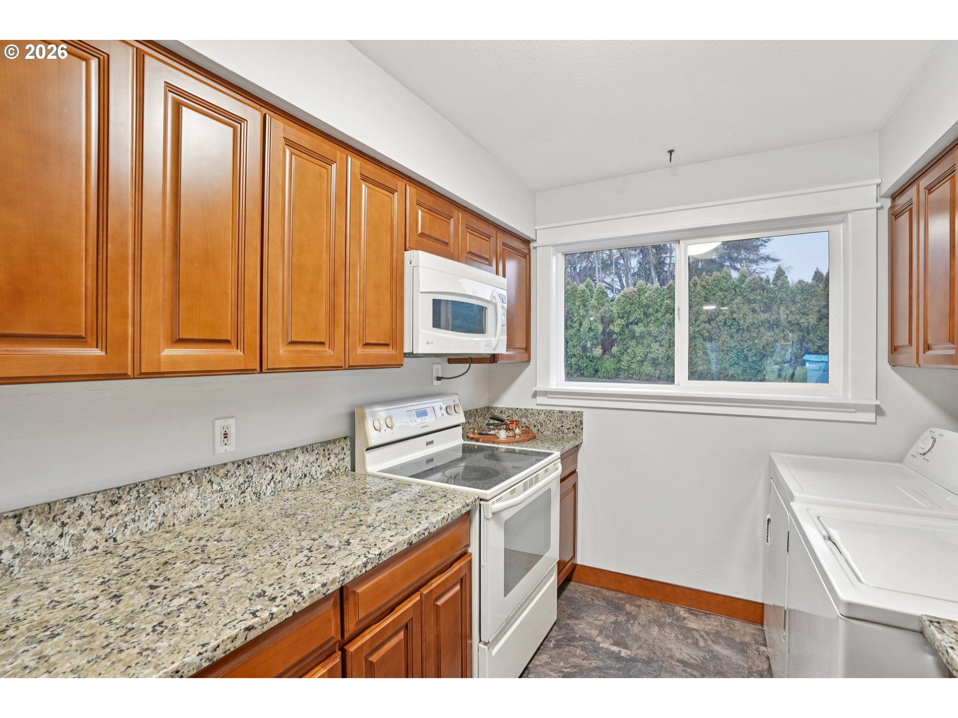 Photo #4: 757090369 Listing: Photo #4