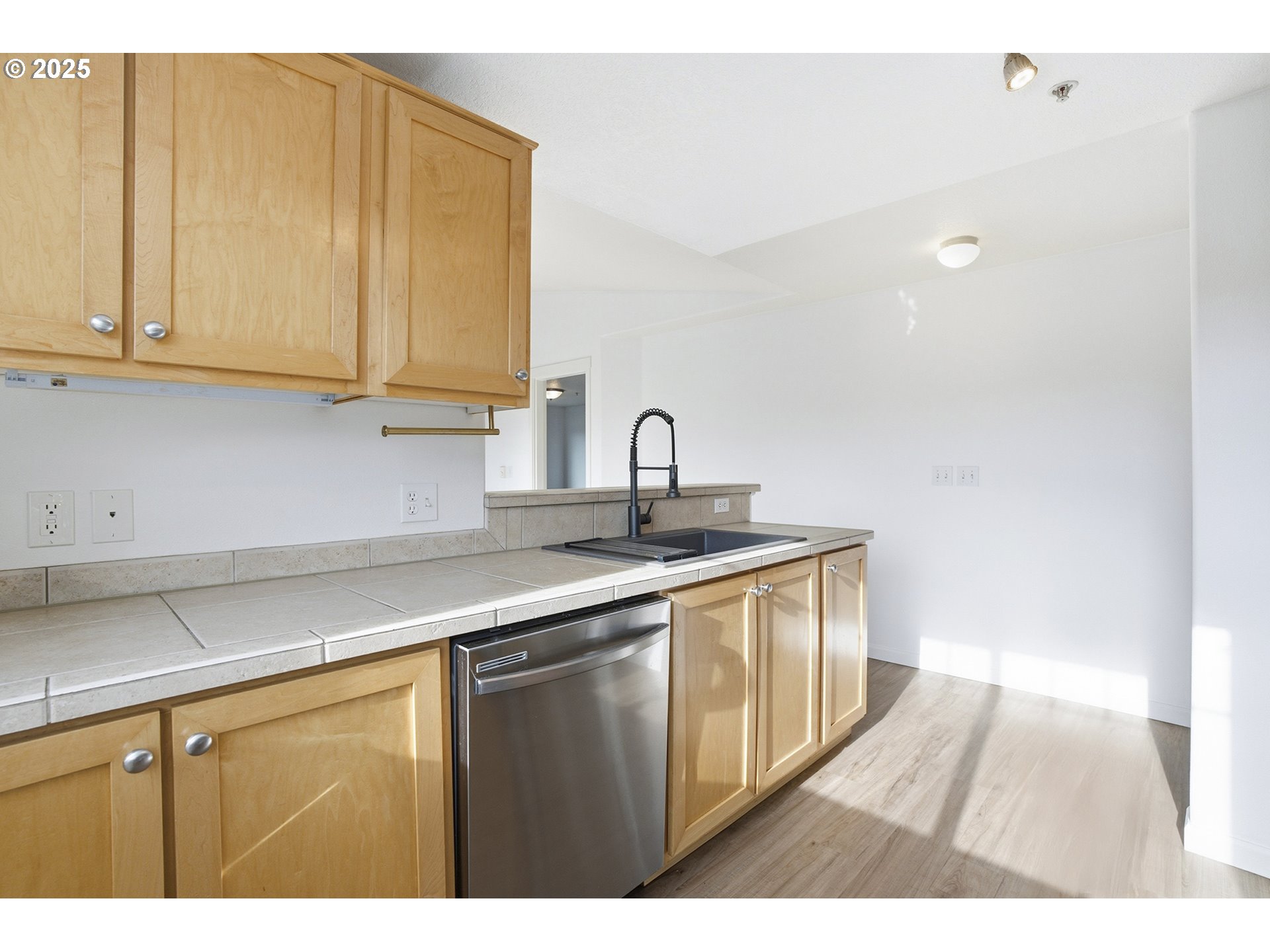 Photo #8: 759569083 Listing: Photo #8