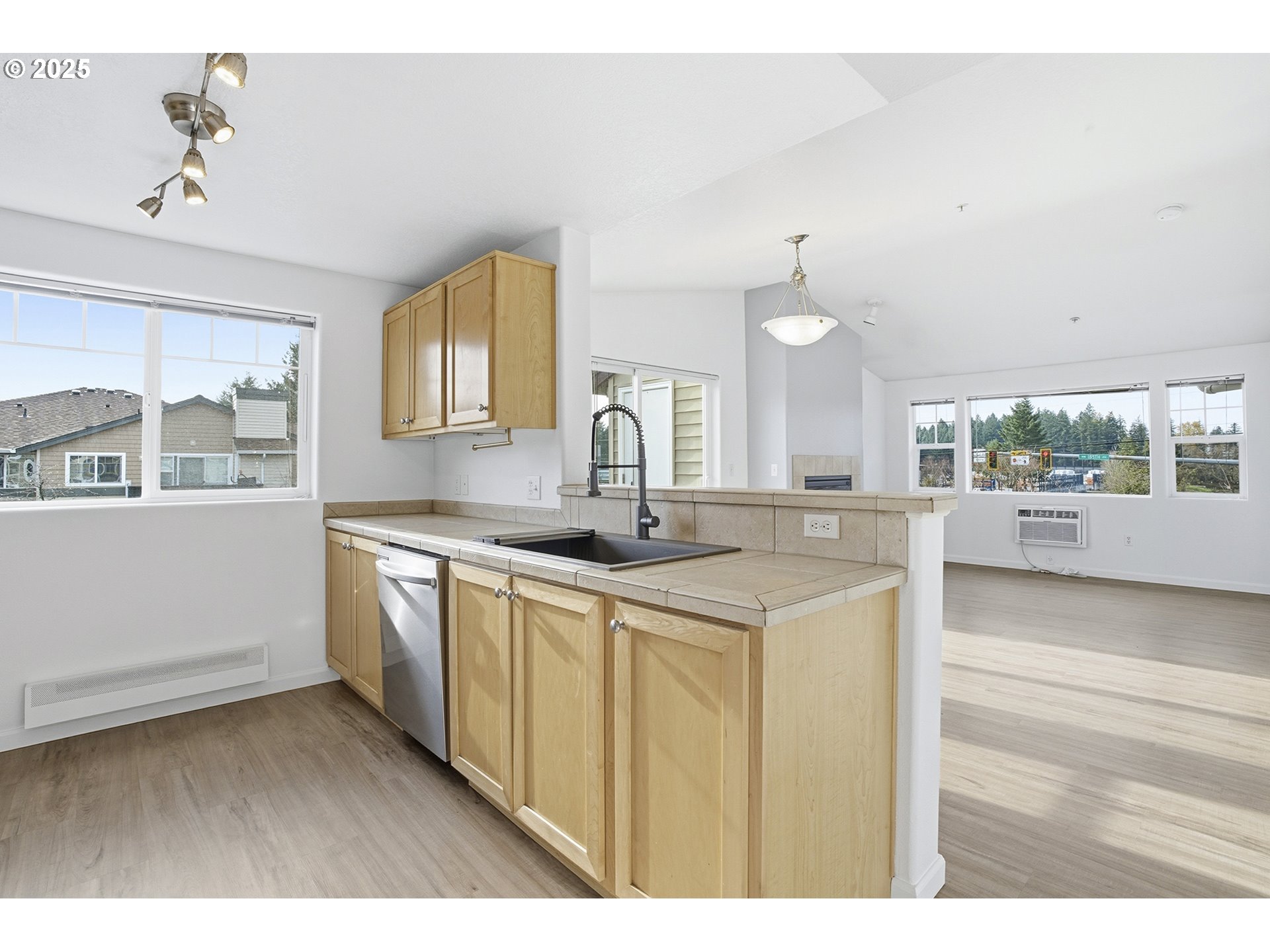 Photo #5: 759569083 Listing: Photo #5