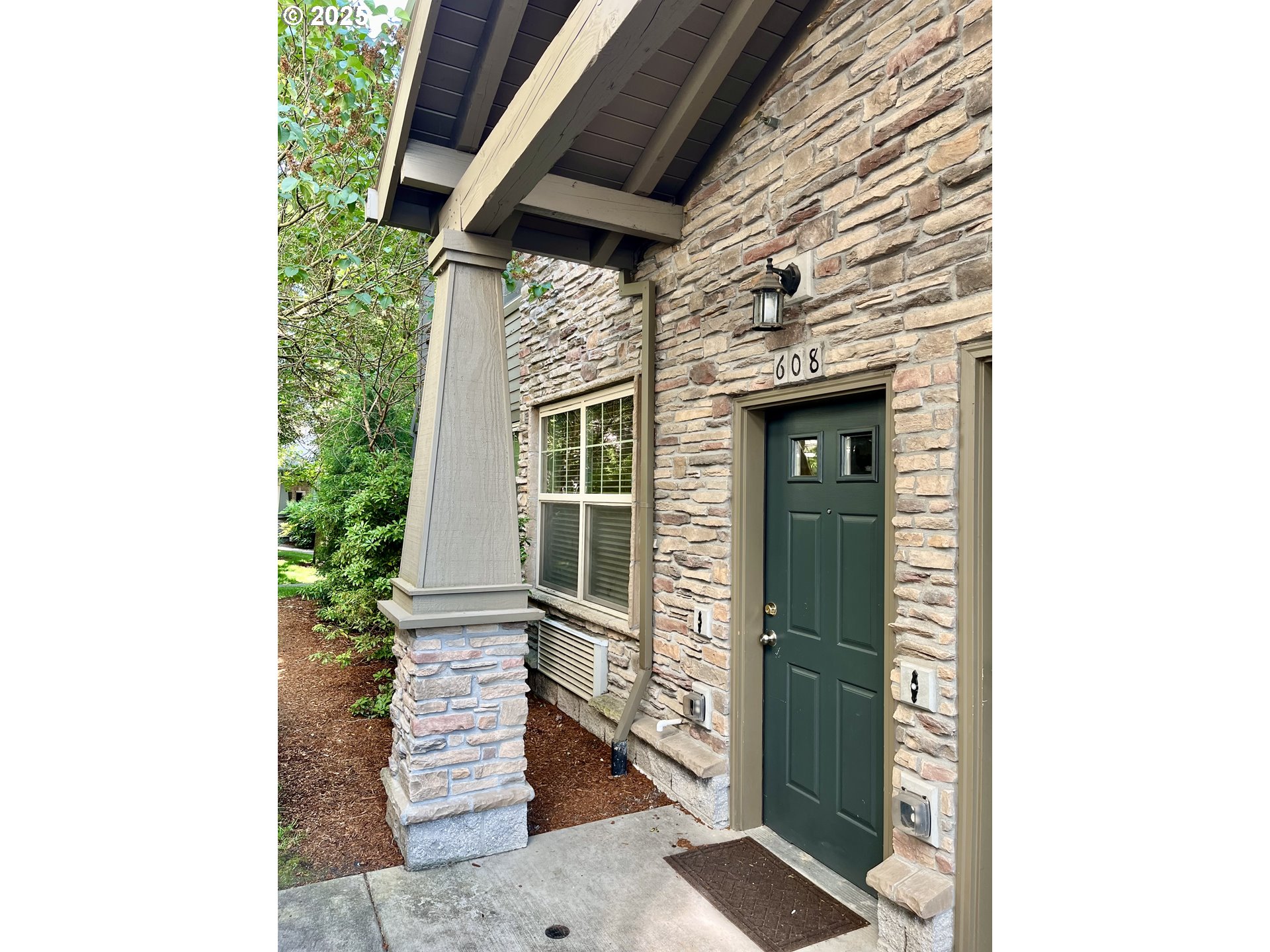 Photo #2: 759934653 Listing: Photo #2