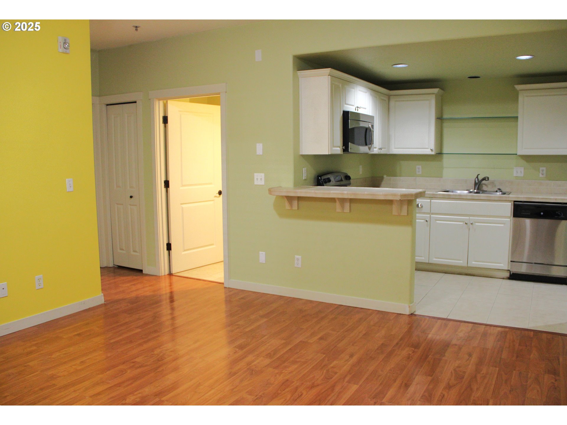 Photo #4: 759934653 Listing: Photo #4