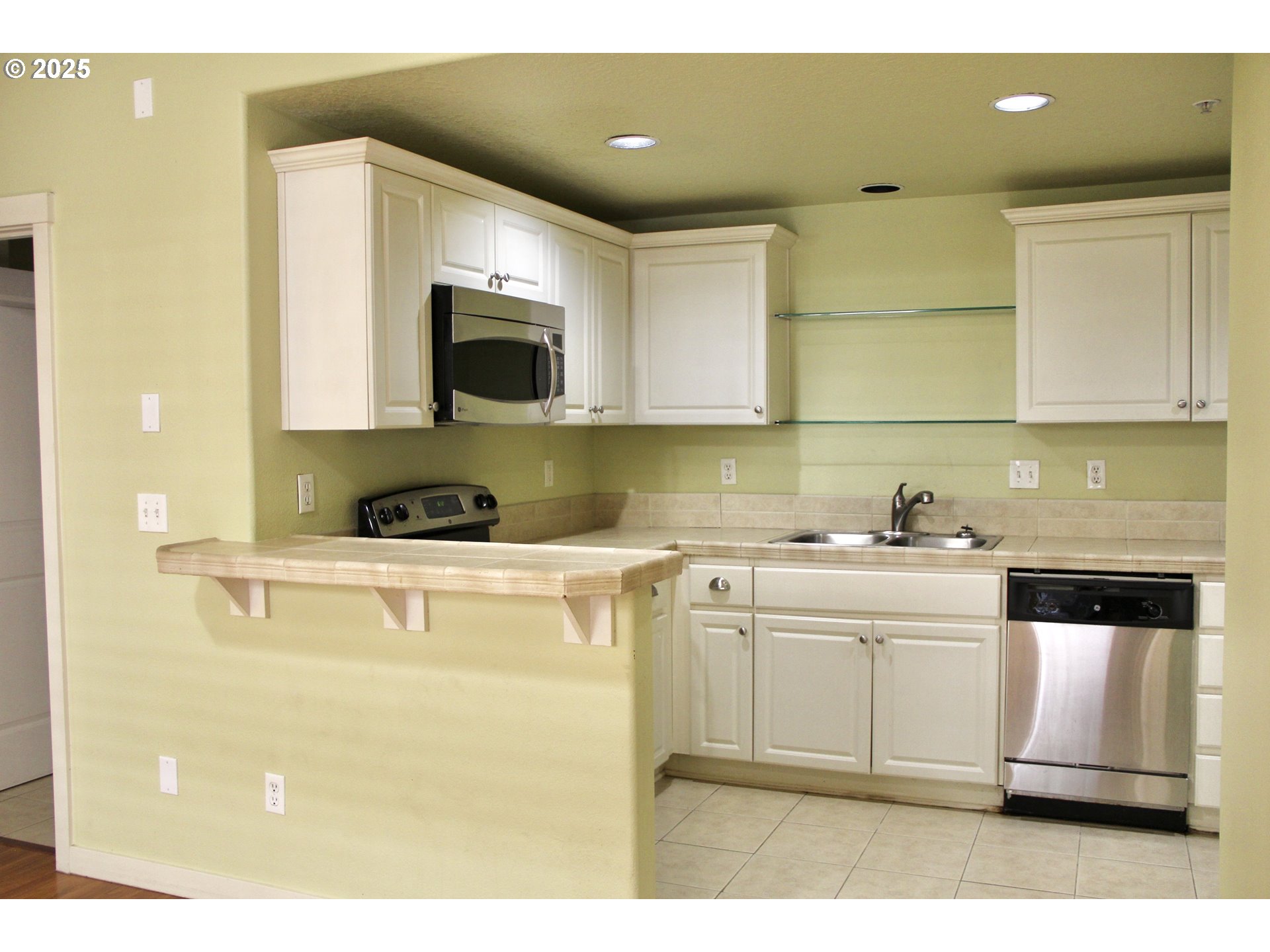 Photo #5: 759934653 Listing: Photo #5