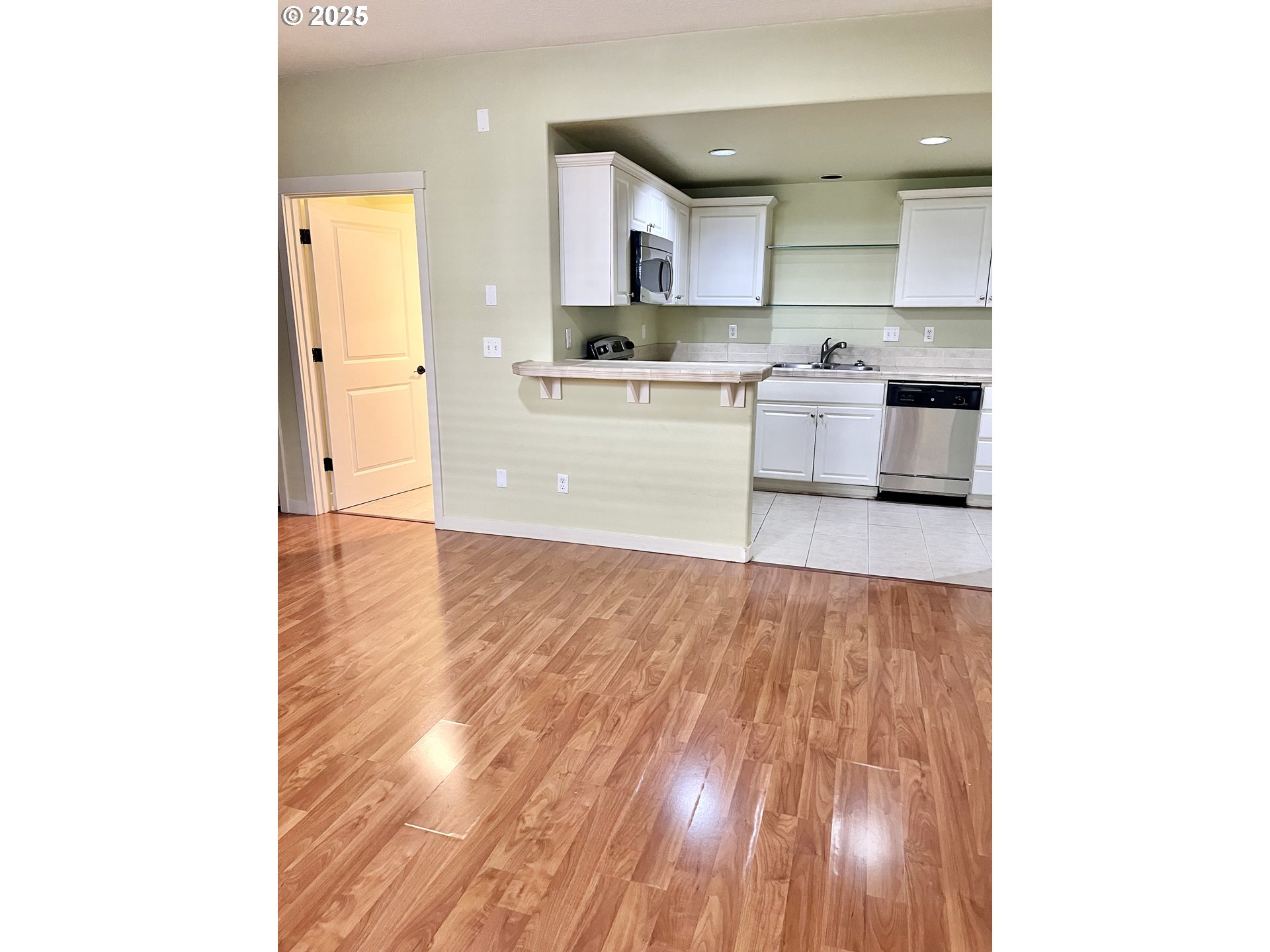 Photo #6: 759934653 Listing: Photo #6