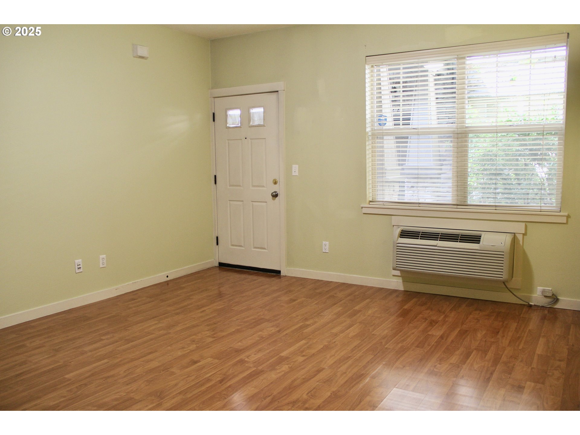 Photo #8: 759934653 Listing: Photo #8