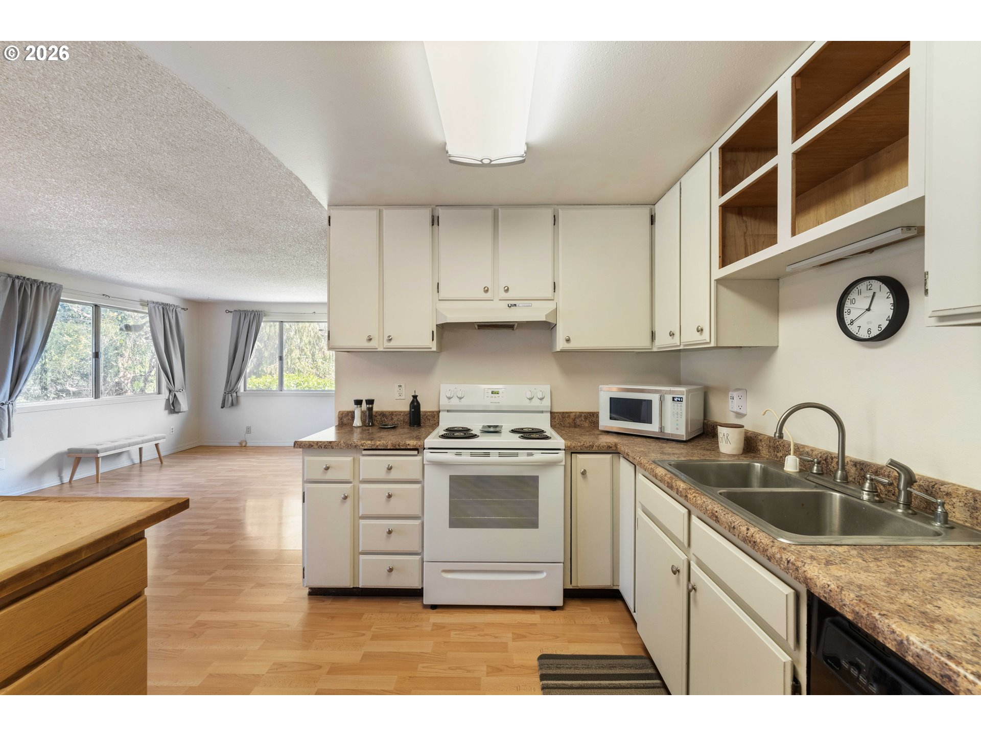 63603 4th RD, Coos Bay, OR 97420