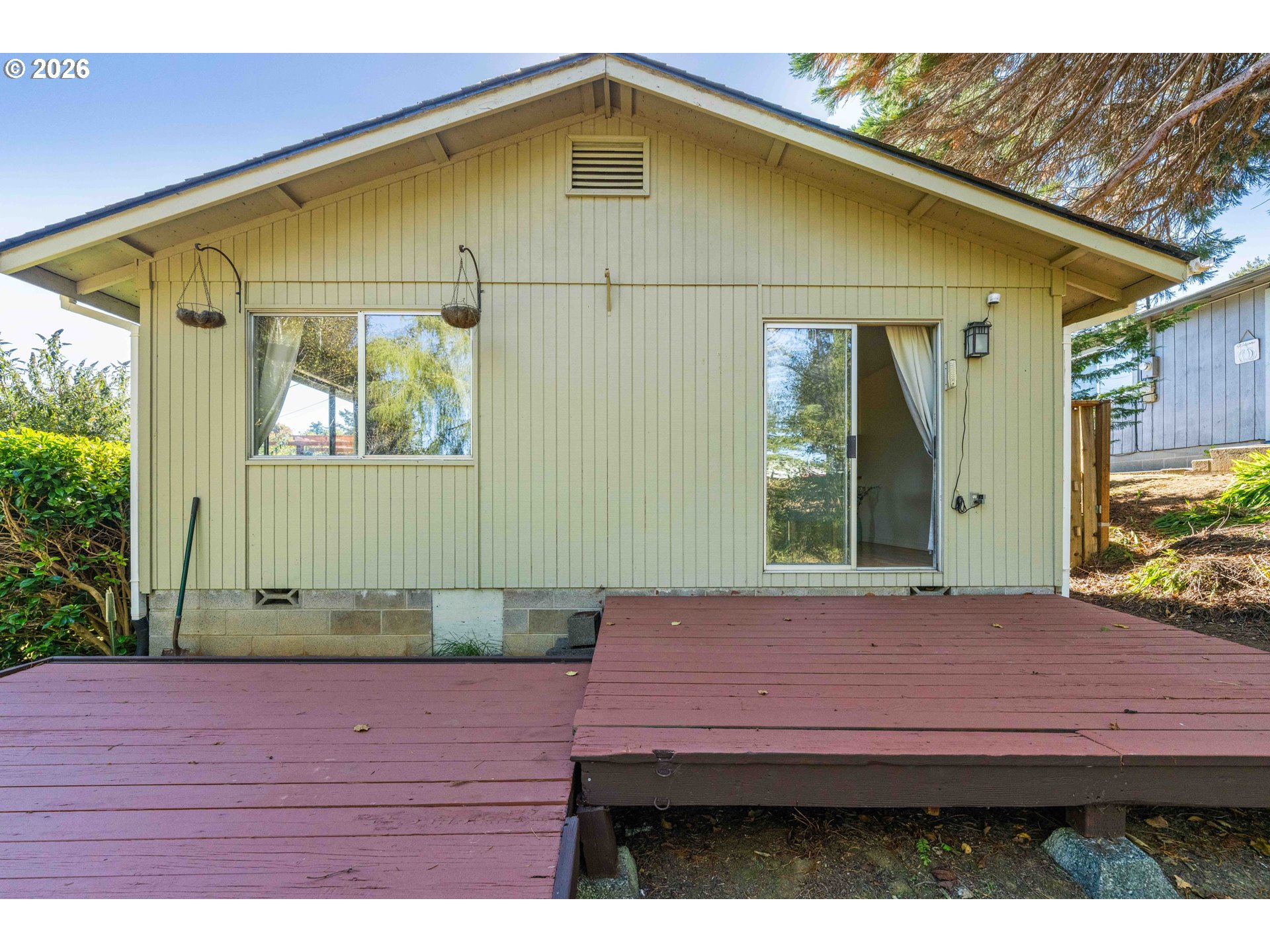 63603 4th RD, Coos Bay, OR 97420