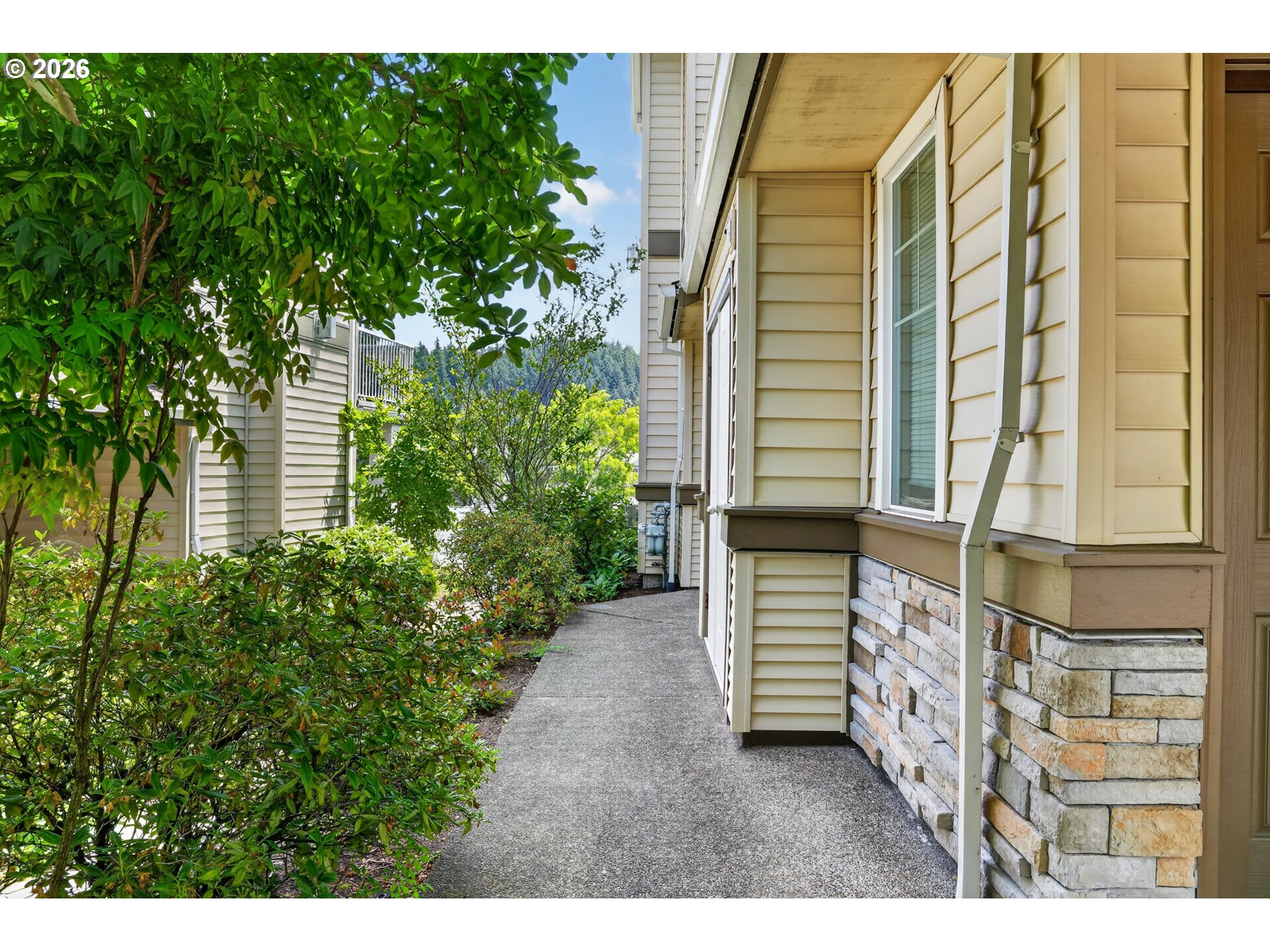 Photo #4: 765864532 Listing: Photo #4