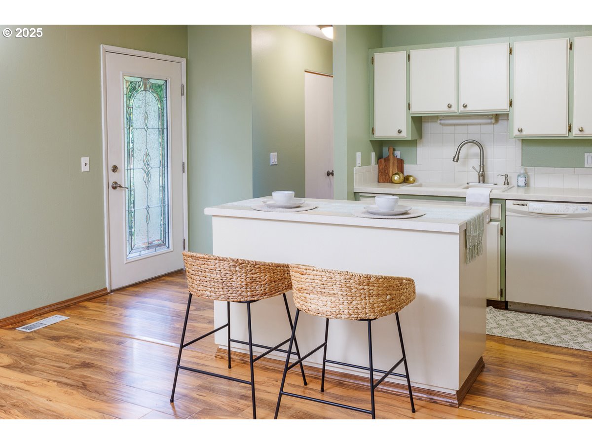 Photo #3: 766821581 Listing 