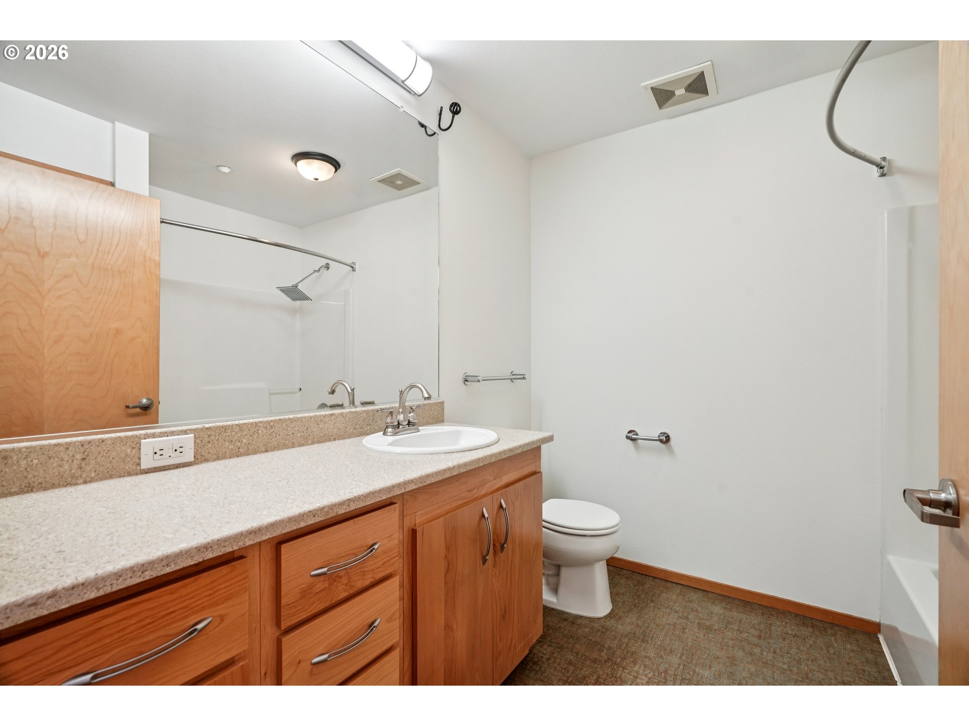 Photo #5: 768647981 Listing: Photo #5