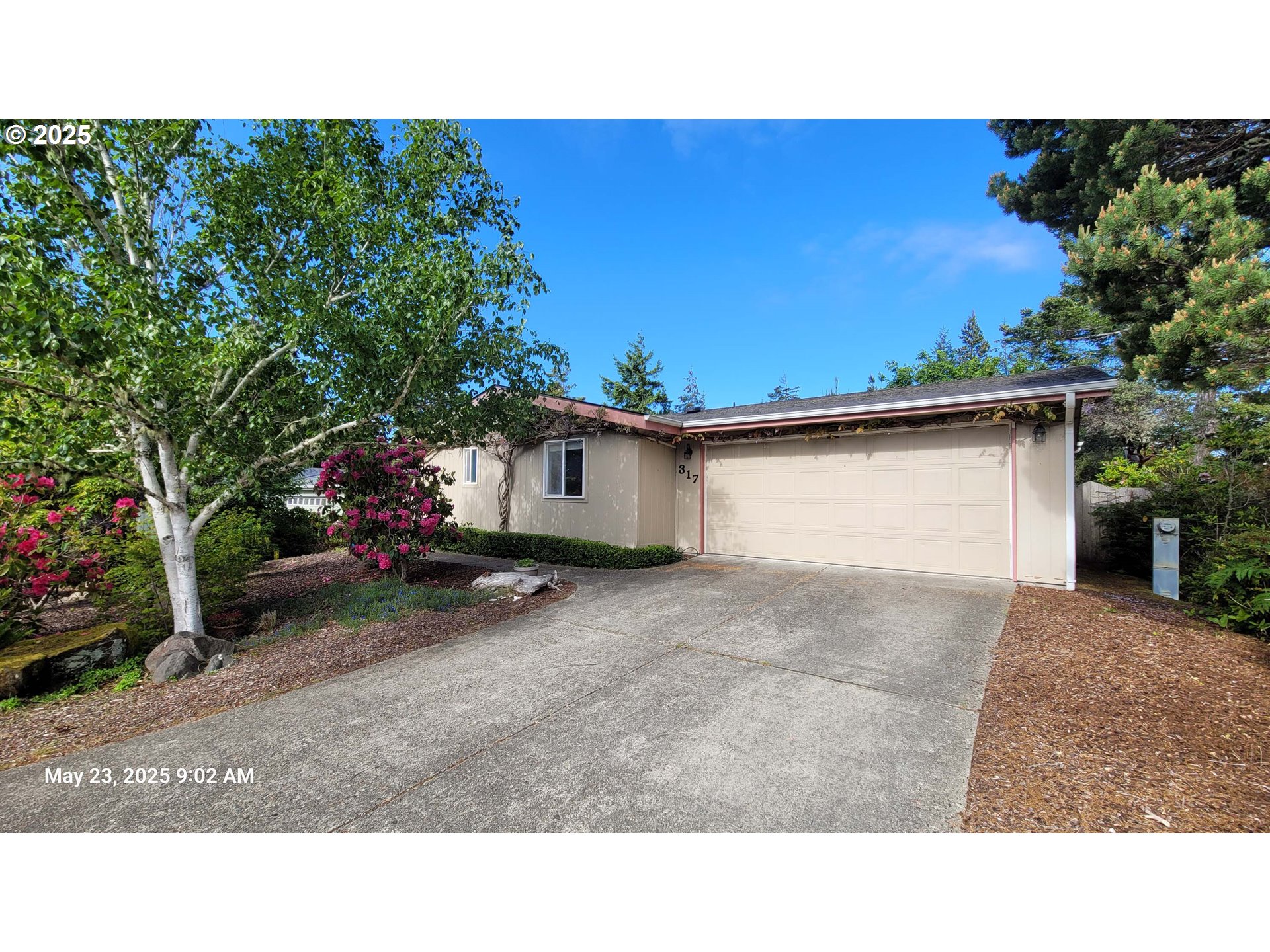 317 MANZANITA DR