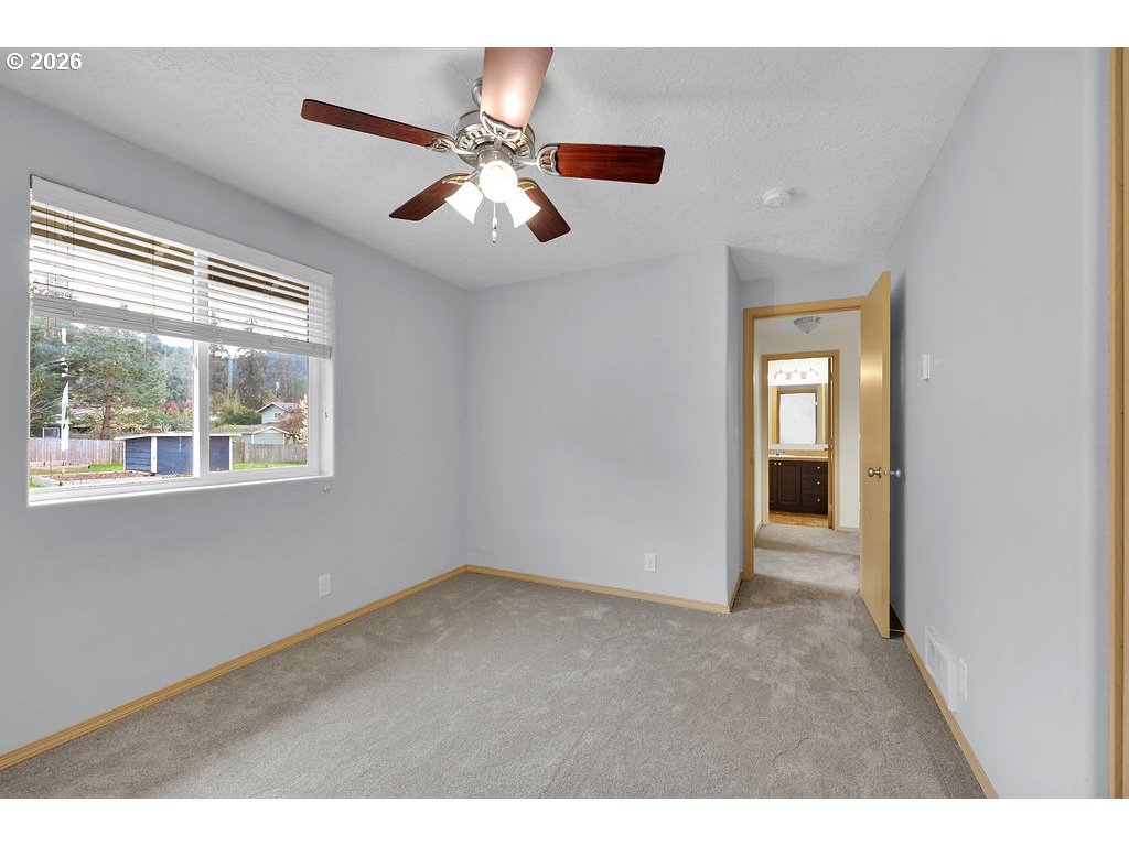 279 S 71ST, Springfield, OR, 97478