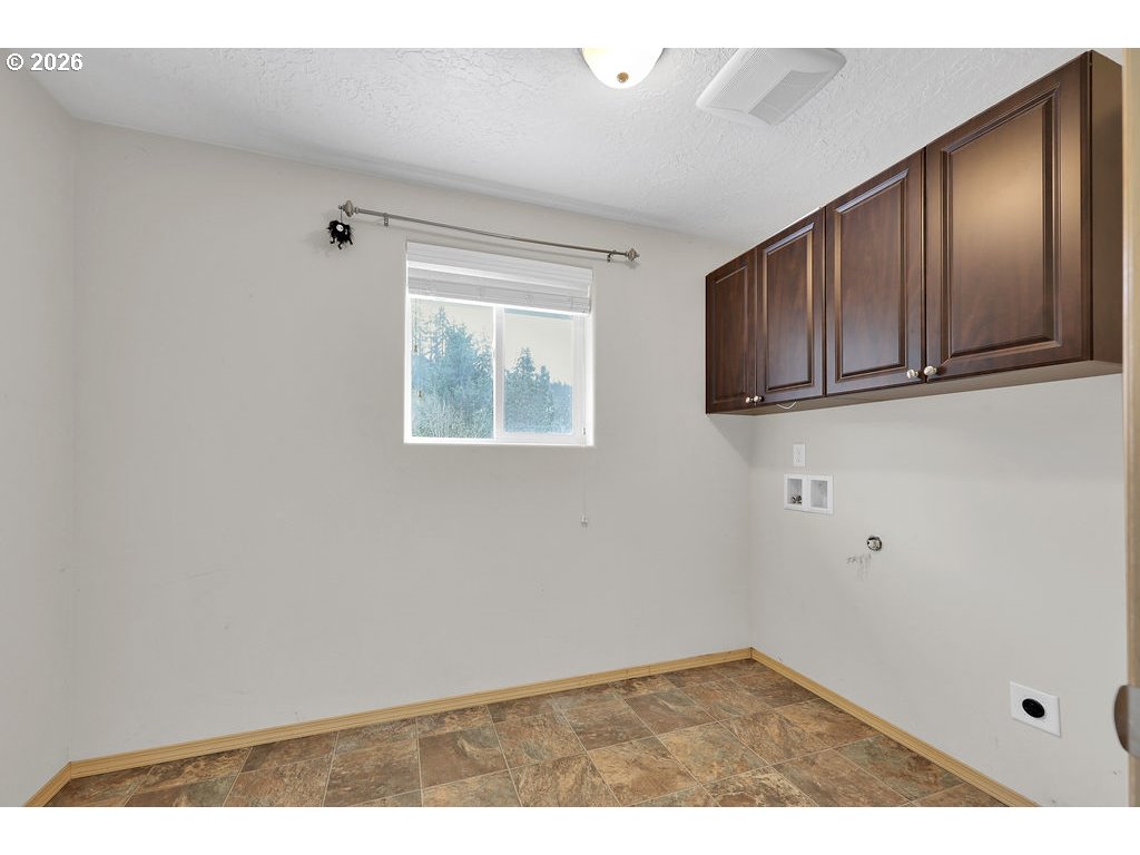 279 S 71ST, Springfield, OR, 97478