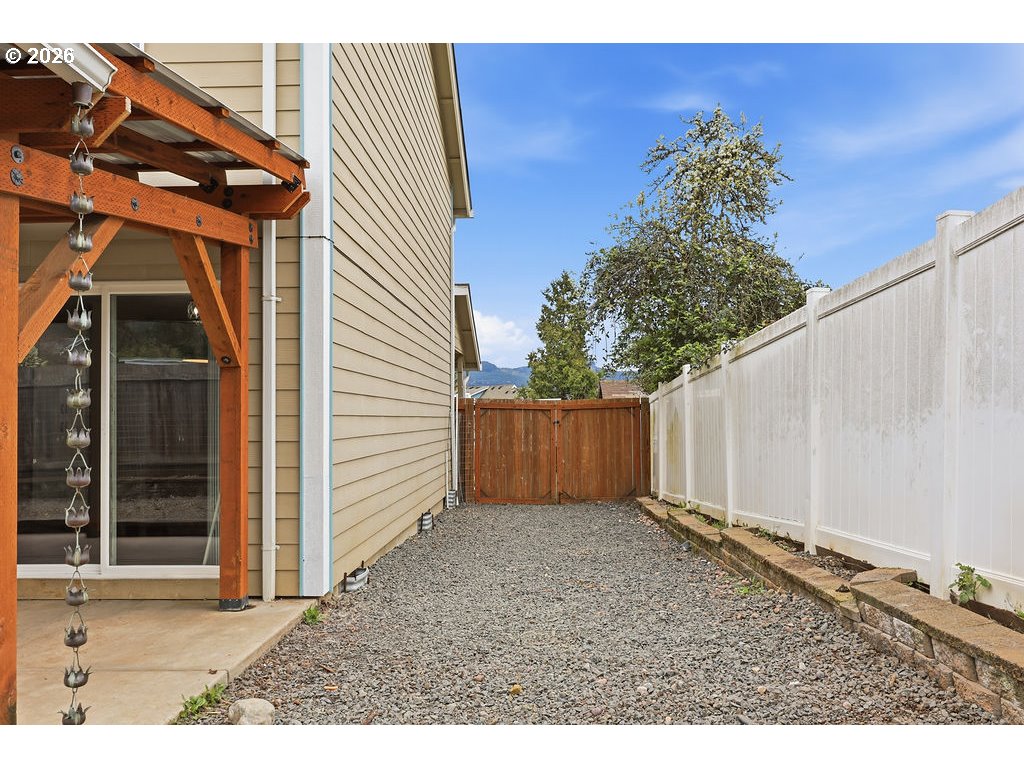 279 S 71ST, Springfield, OR, 97478