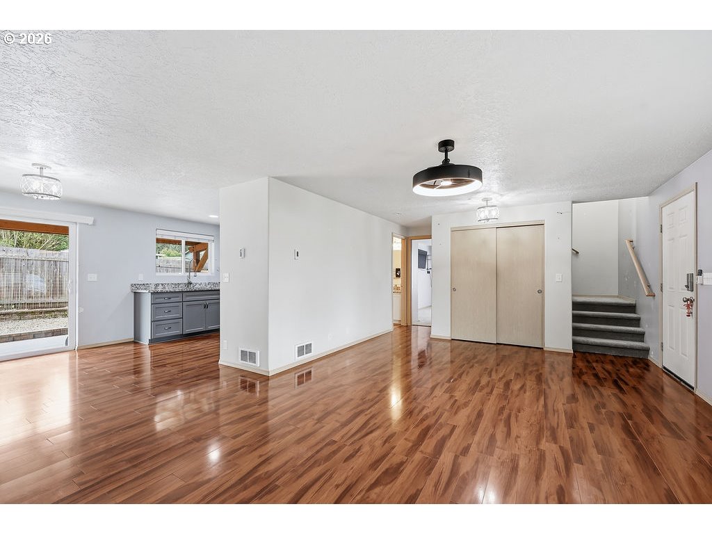 279 S 71ST, Springfield, OR, 97478